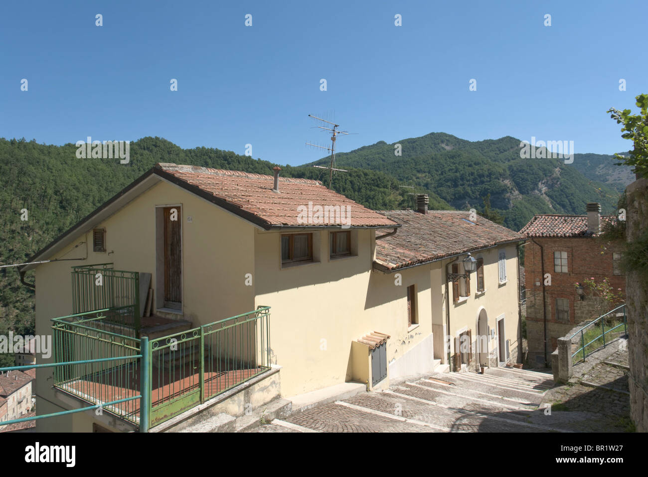 Verkürzung von Arquata del Tronto, eine Stadt auf einem Hügel in der Provinz von Ascoli Piceno, Marken, Italien Stockfoto