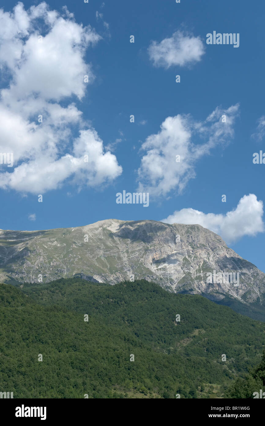 Monte Vettore gesehen von Arquata del Tronto Stockfoto