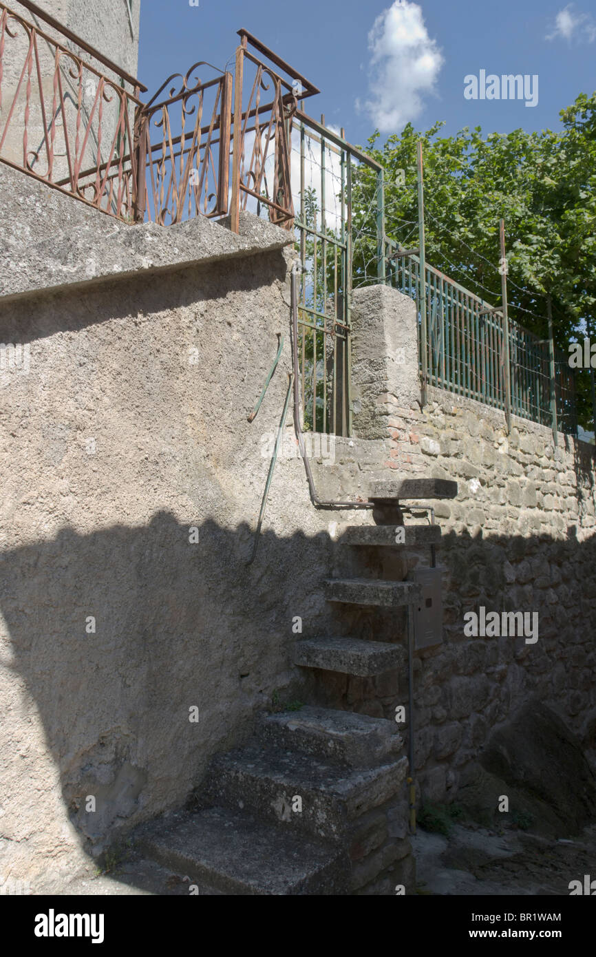 Gewagte Treppe in Arquata del Tronto Stockfoto