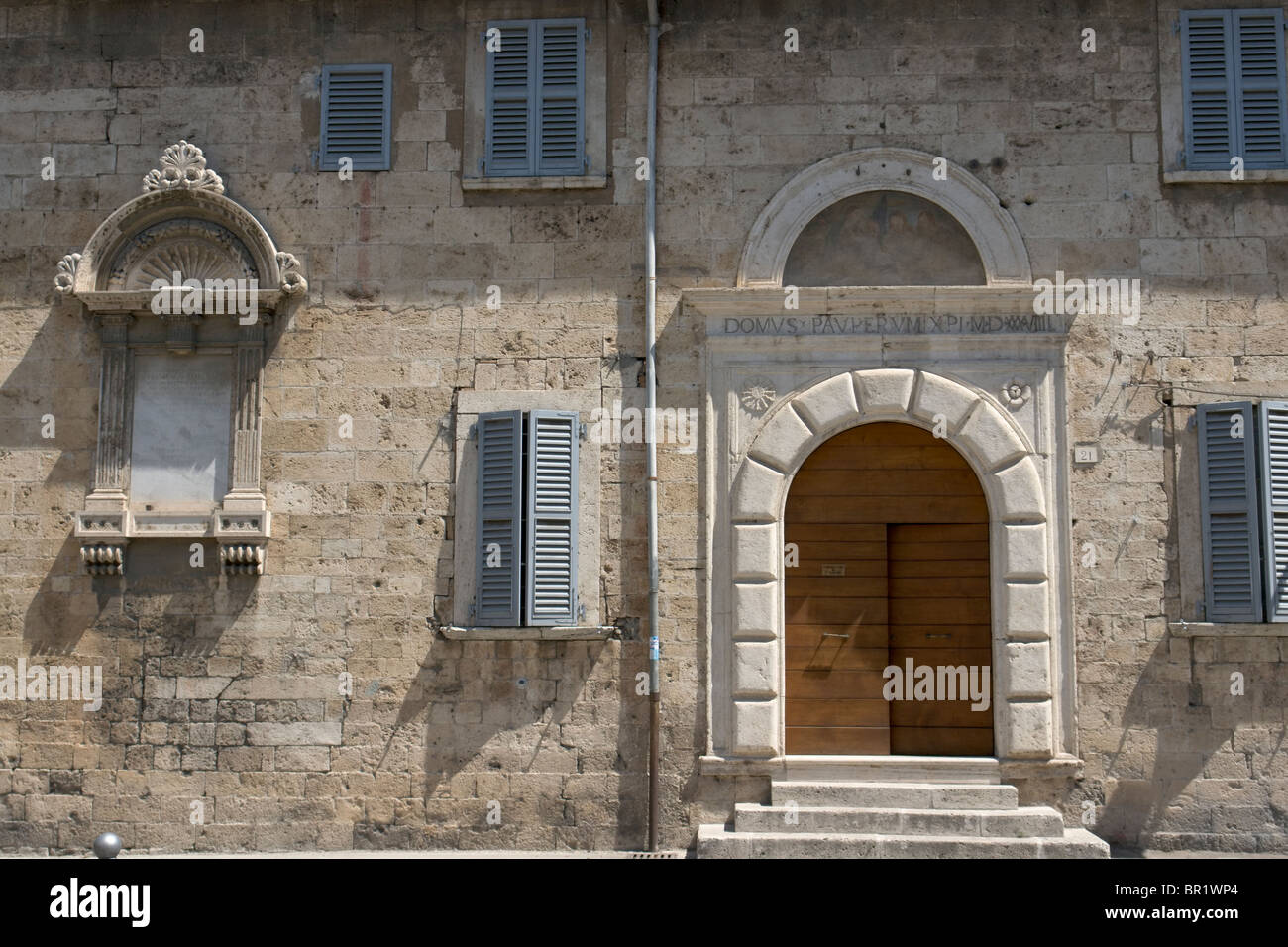 Portal des Klosters einkehrte, Ascoli Piceno, Italien Stockfoto