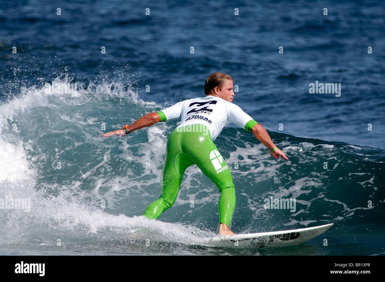 Azoren Inseln Pro Surf-Rider auf den Azoren Wellen Stockfoto