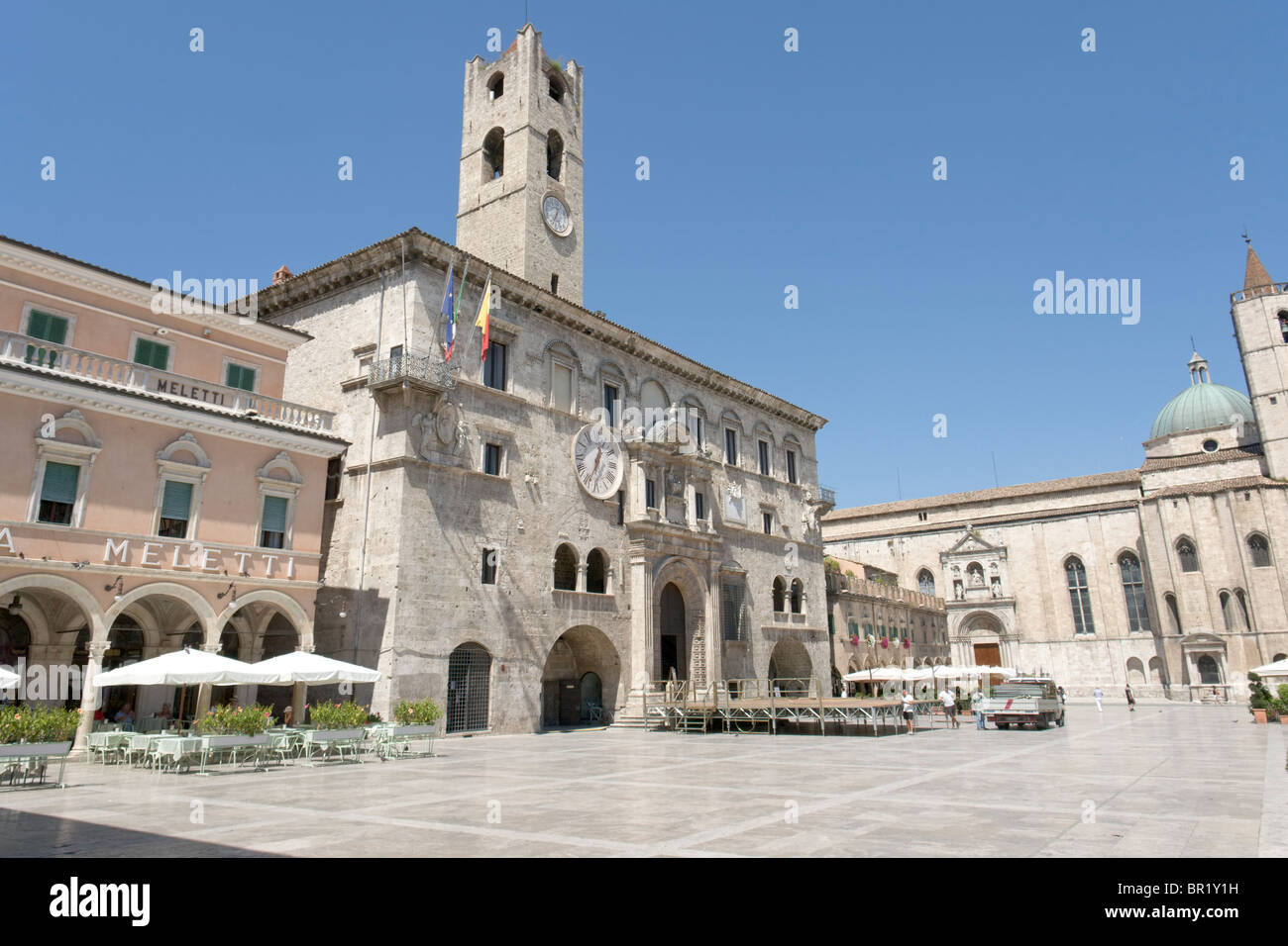 Palazzo dei Capitani del Popolo, mit bürgerlichen Turm, Piazza del Popolo, Ascoli Piceno, Marken, Italien Stockfoto