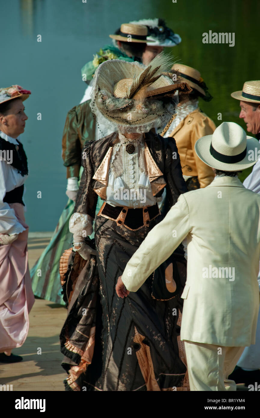 Frankreich - älterer französischer Paare tanzen, ('Chateau de Breteuil'), in historischen Kostümen, Fancy Dress gekleidet, an Tanz Ball Veranstaltung, PATRIMOINE JOURNEES Stockfoto