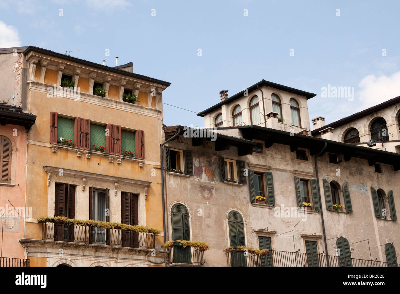 Historische Häuser am Piazza Delle Erbe, Verona Stockfoto