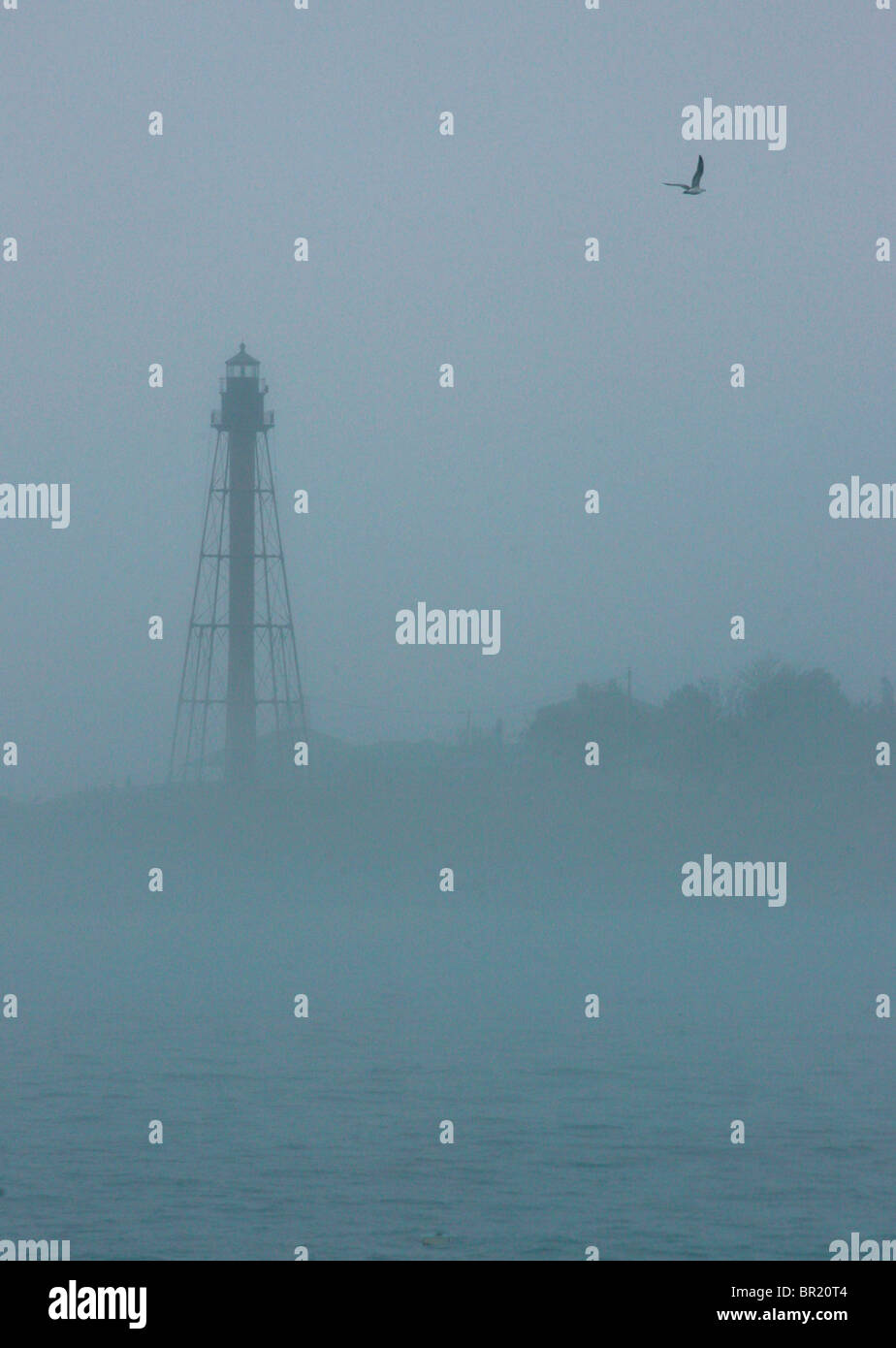 Ein Leuchtturm Nebel gesehen. Stockfoto