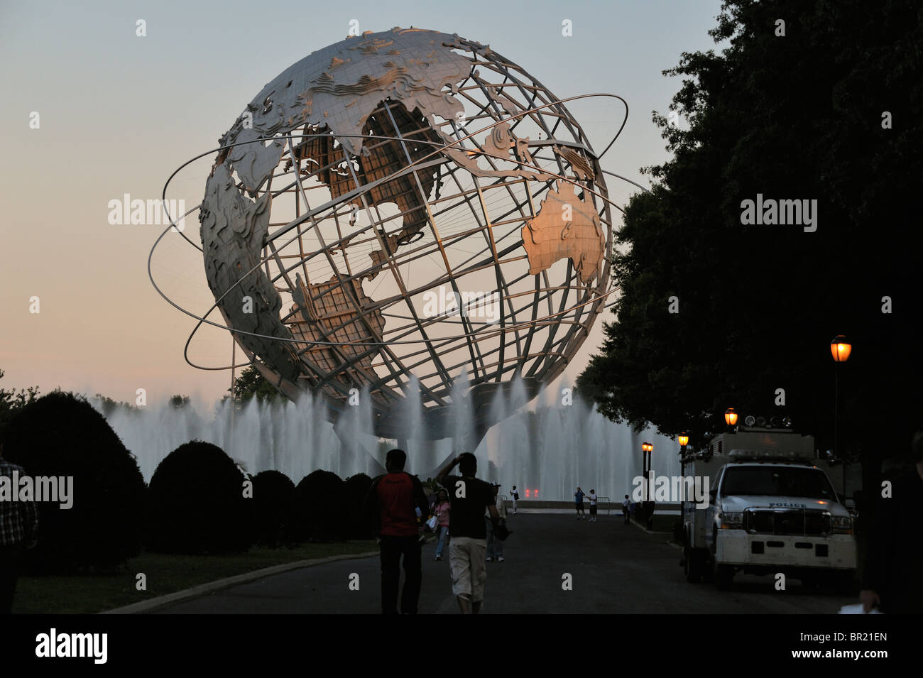 Globus und Türme aus dem Jahr 1964 Weltausstellung Corona Park, Flushing Meadows Queens. Earth Day-Konzept. Stockfoto