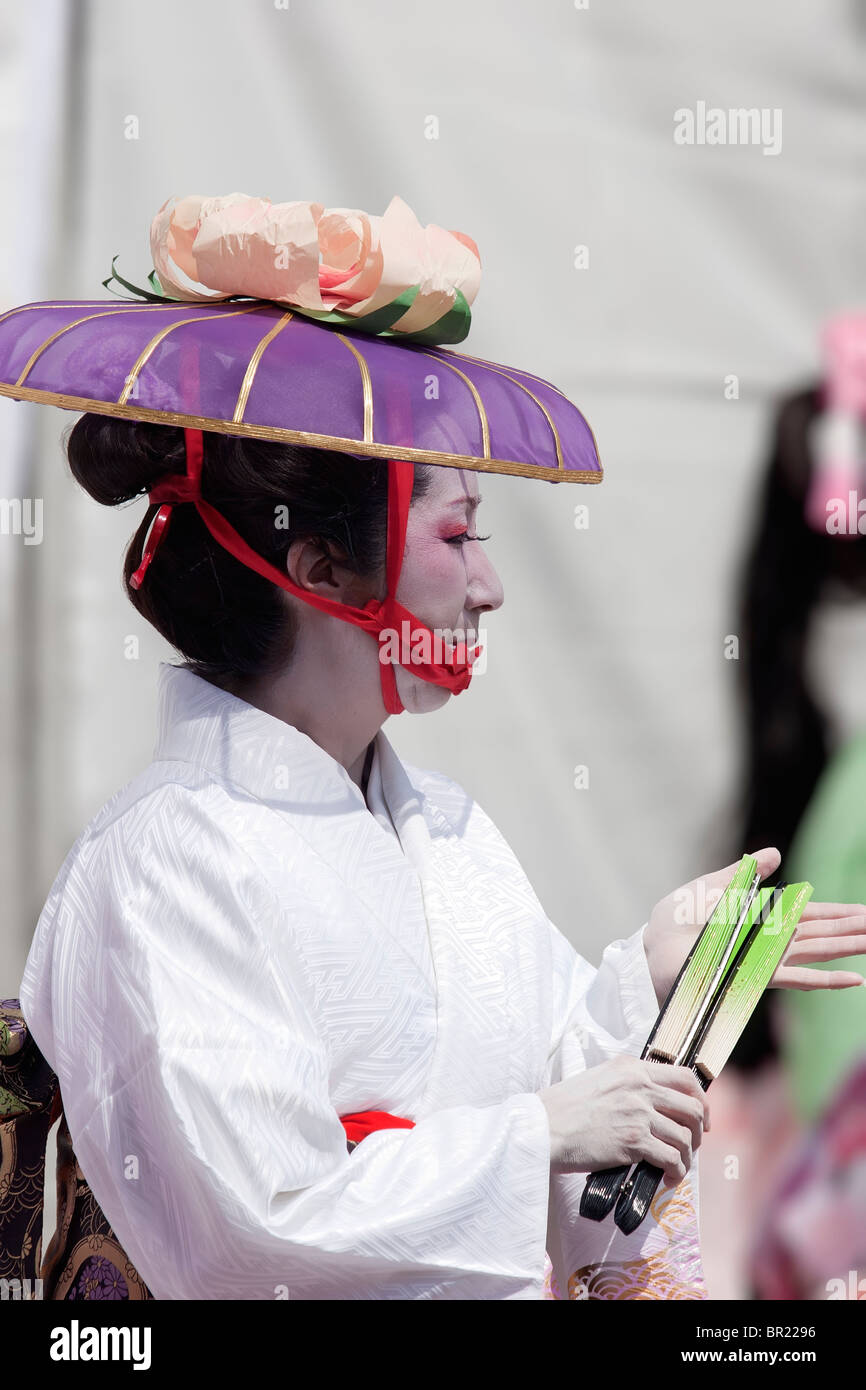 Japanerin in Tradition Geisha Kostüm auf der Los Angeles Cherry Blossom Festival Kleid Stockfoto