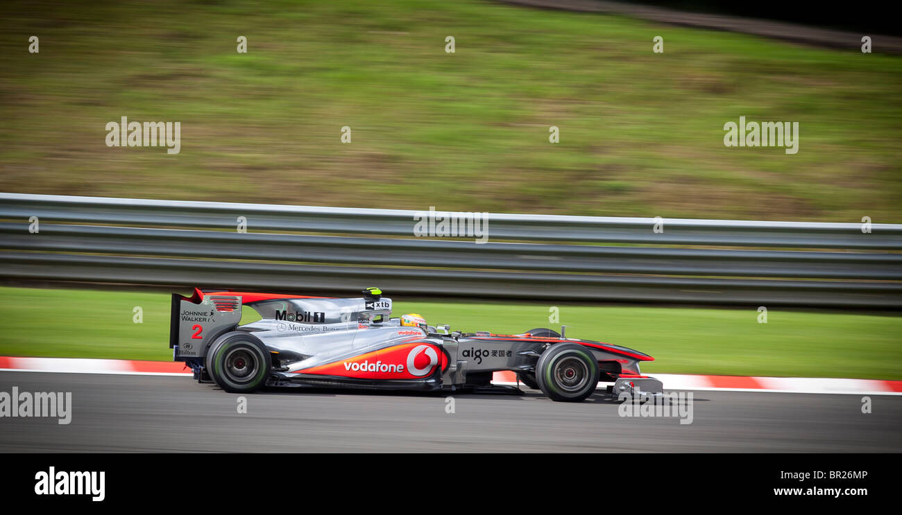 Lewis Hamilton fährt ein Vodafone McLaren Mercedes Formel1 Auto auf der belgischen Formel 1 Grand Prix in Spa, im Zeittraining Stockfoto