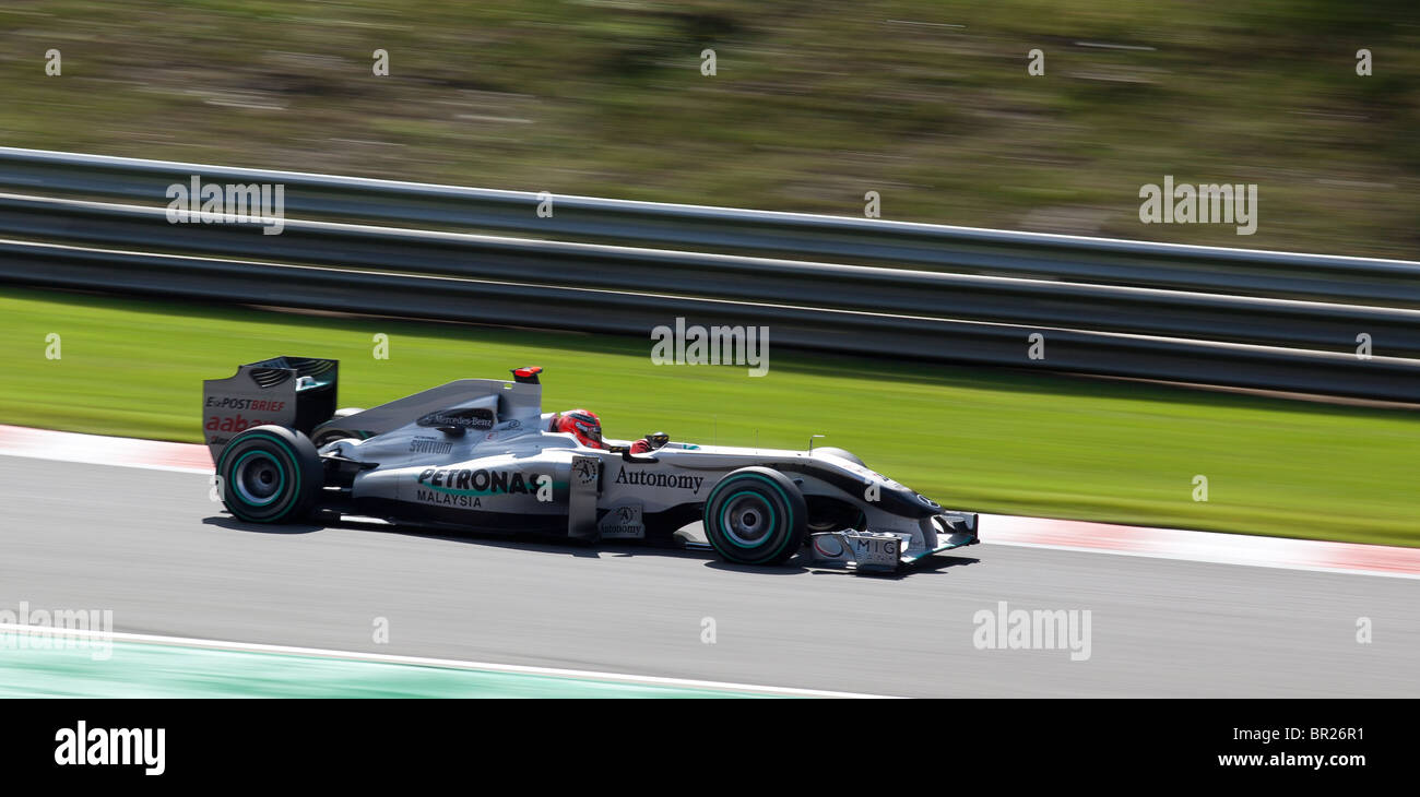 Michael Schumacher fährt einen Mercedes GP Petronas Formula One Team bei der belgischen Formel 1 Grand Prix in Spa, im Zeittraining Stockfoto