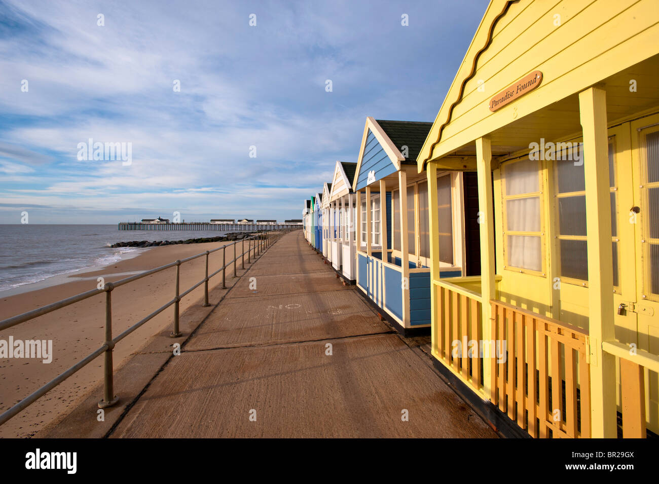 Strand Hütten mit Blick auf das Meer, Southwold, Suffolk, England, Vereinigtes Königreich Stockfoto