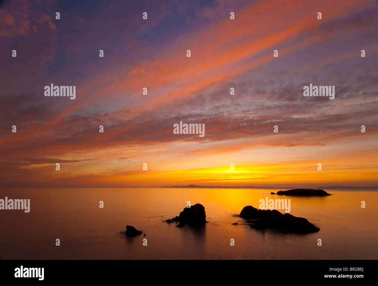 Sonnenuntergang in Rosario Strand, Deception Pass State Park, Fidalgo Island, Washington. Stockfoto