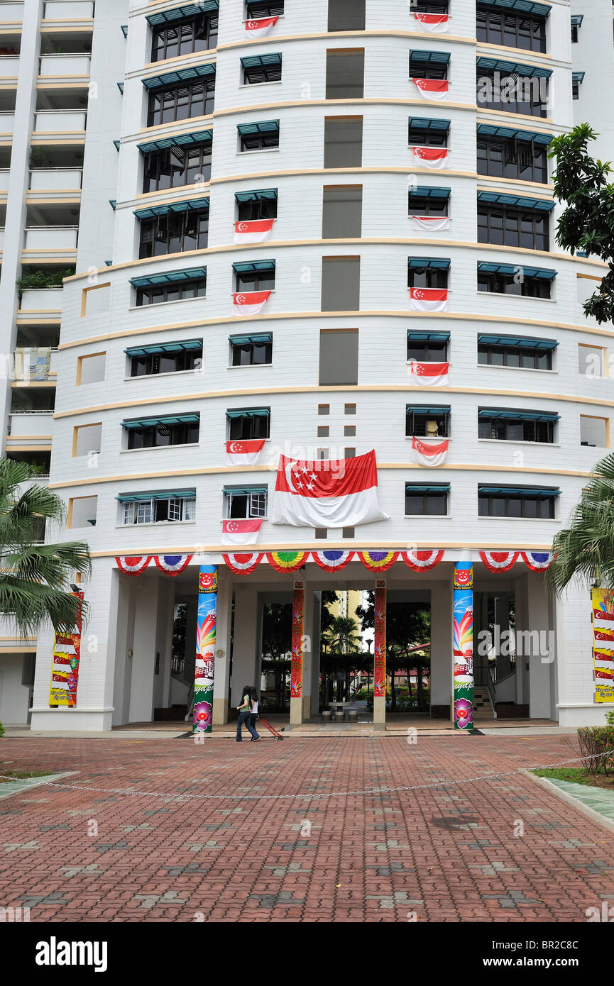 Singapurer sind jetzt zu ermutigen, die Flagge wie diese Wohnung zeigt. Stockfoto