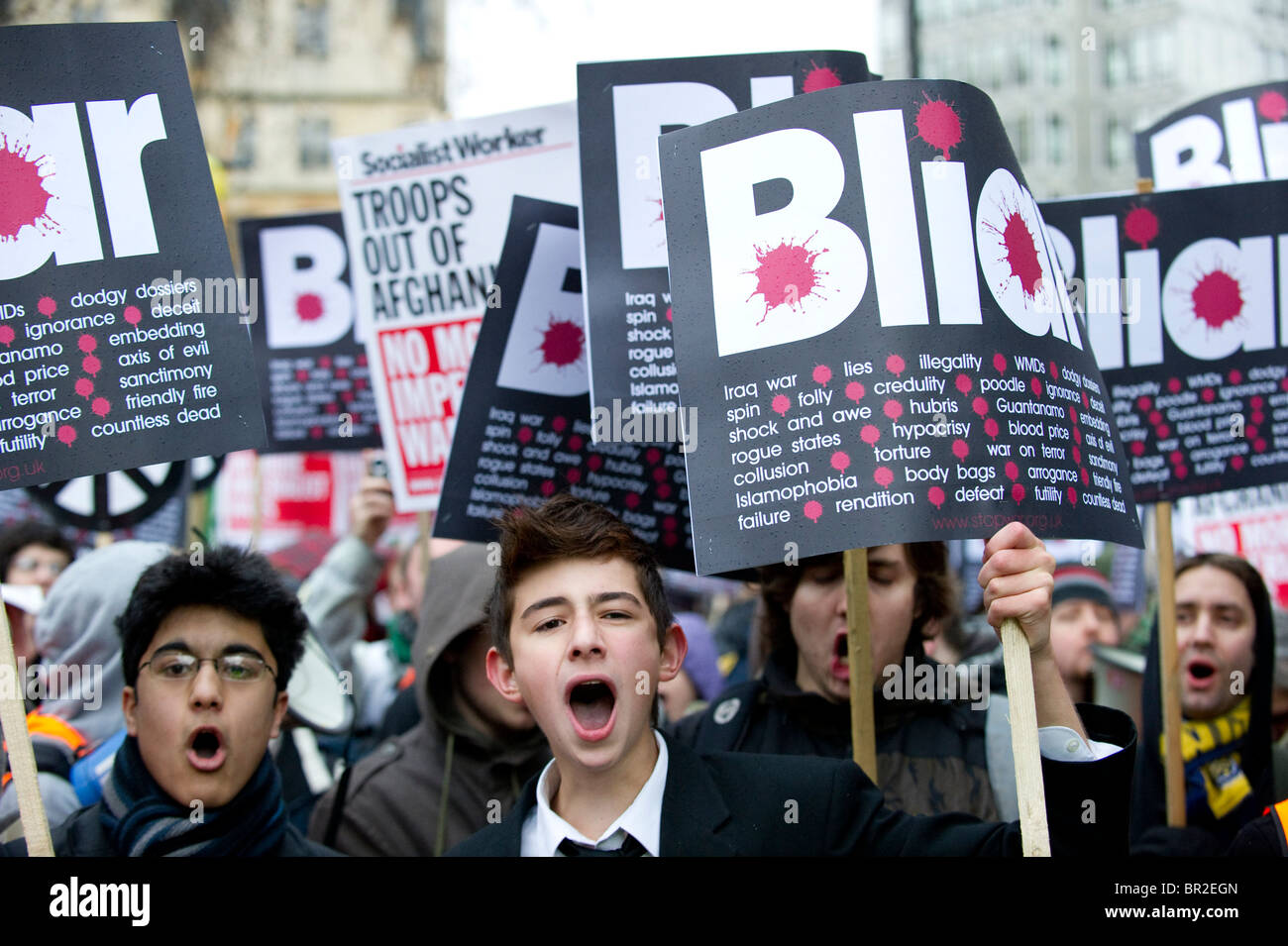 Demonstranten außerhalb des Konferenzzentrums QEII vor der Ankunft des ehemaligen Premierministers Tony Blair, London. Stockfoto
