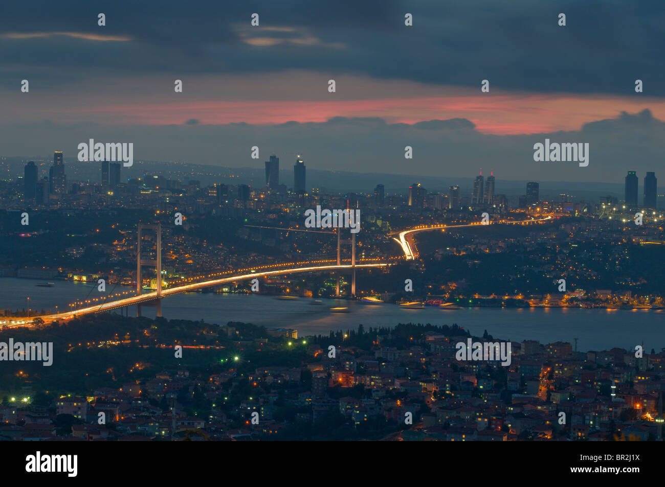 Bosporus-Brücke bei Nigth, Istanbul, Türkei Stockfoto