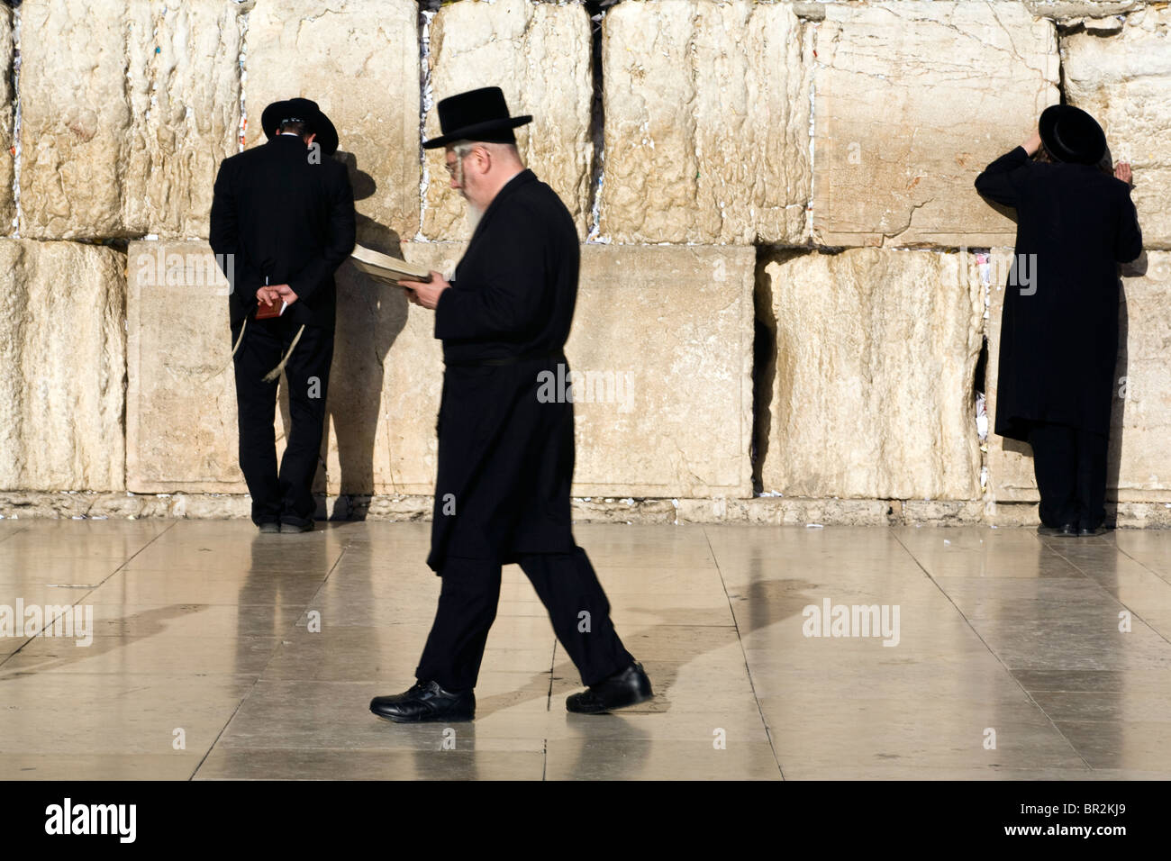 Religiöse Juden beten an der westlichen ("") Klagemauer, Jerusalem, Israel Stockfoto