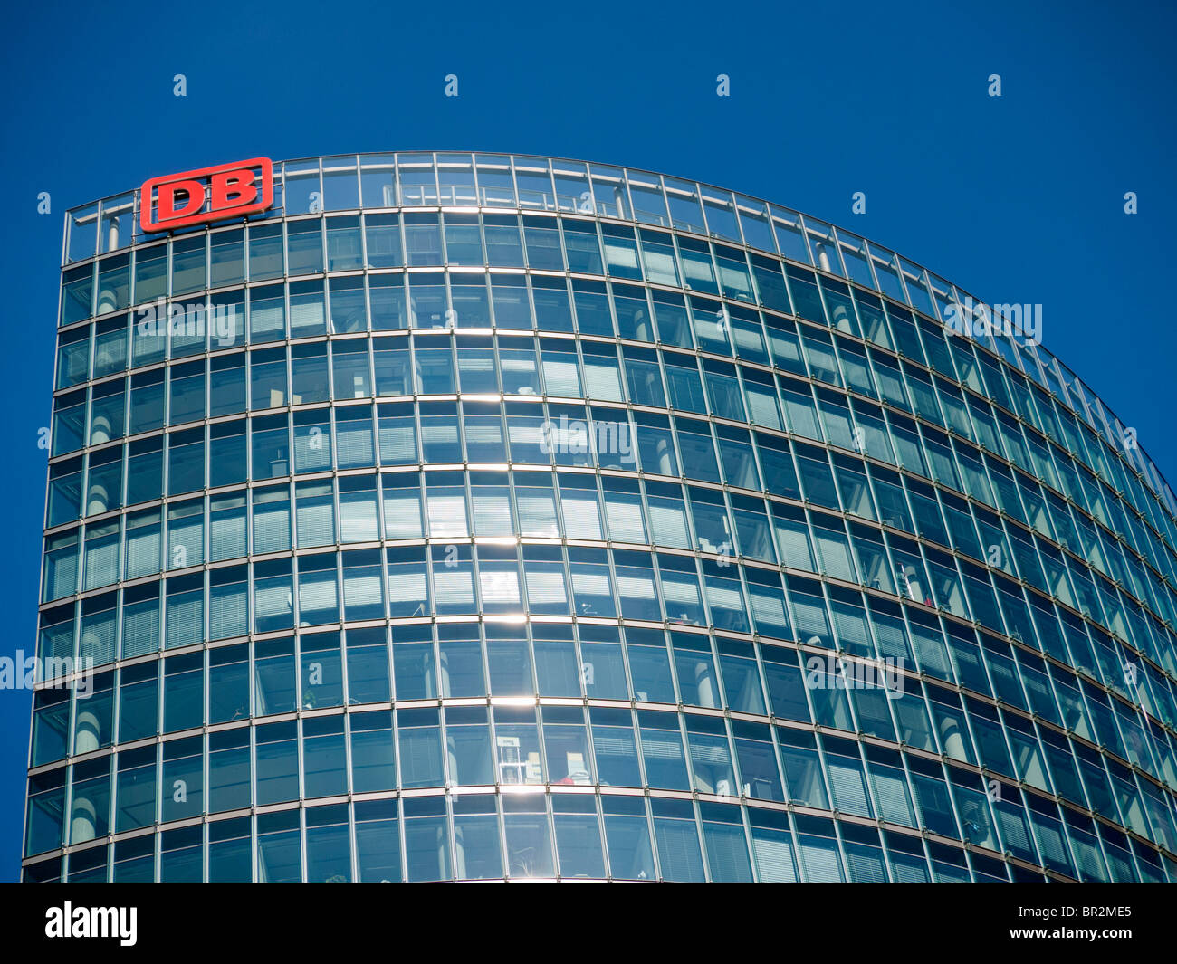 Detail der Turm Sitz der DB oder Deutsche Bahn national Railway Company in Berlin Deutschland Stockfoto