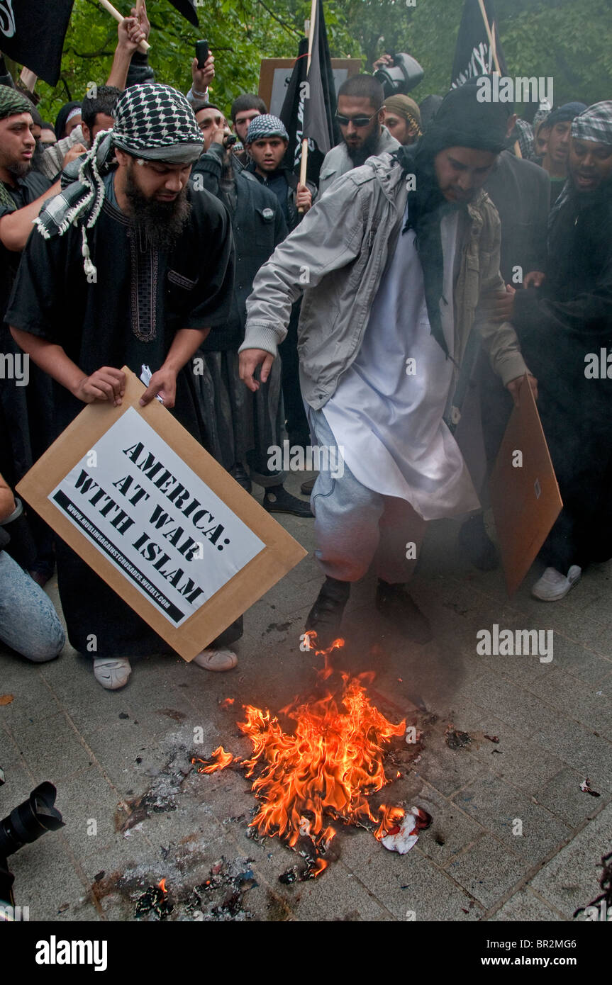 Extremistengruppe "Muslime gegen die Kreuzzüge", unter der Leitung von Anjem Choudary hielt einen Protest gegen die bedrohte Verbrennung des Korans Stockfoto