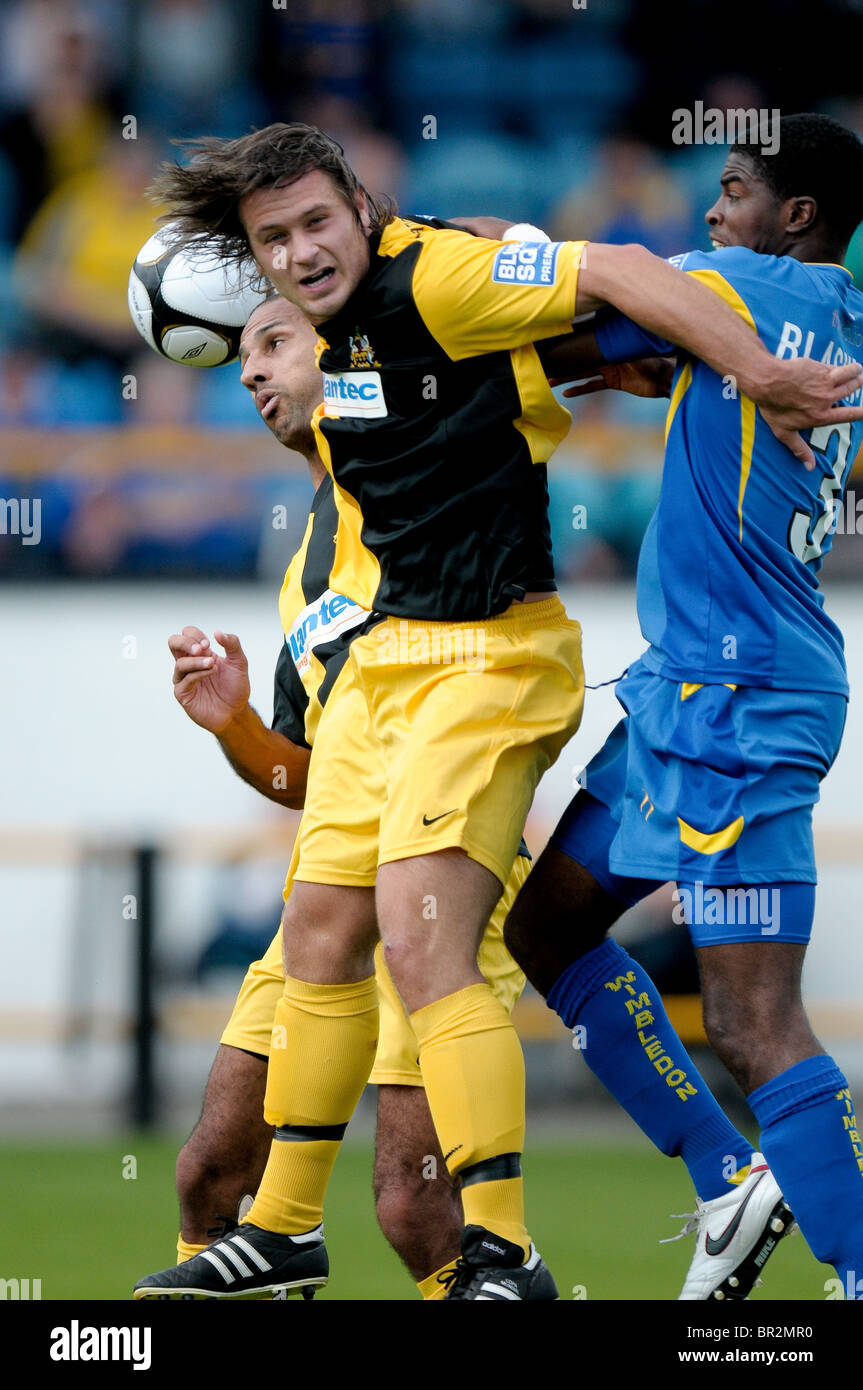 2010 blue Square Premier League Southport V AFC Wimbledon 14. Aug. Winn-Herausforderungen für den ball Stockfoto