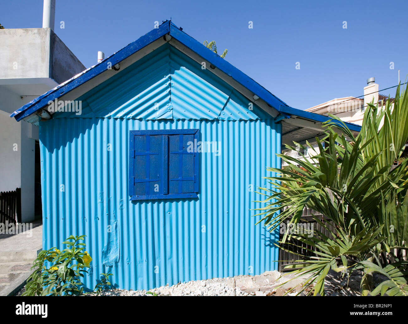 Blaue Wellblech Hütte, Flic En Flac, Mauritius Stockfoto