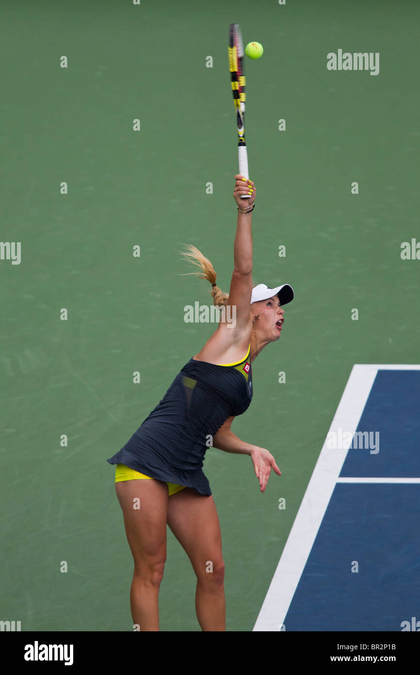 Caroline Wozniacki (DEN) im Wettbewerb bei der 2010 US Open Tennis Stockfoto