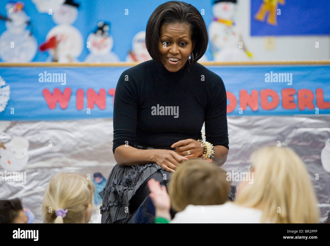 First Lady Michelle Obama liest für Kinder in der Tagesstätte Dept. of Labor. Stockfoto