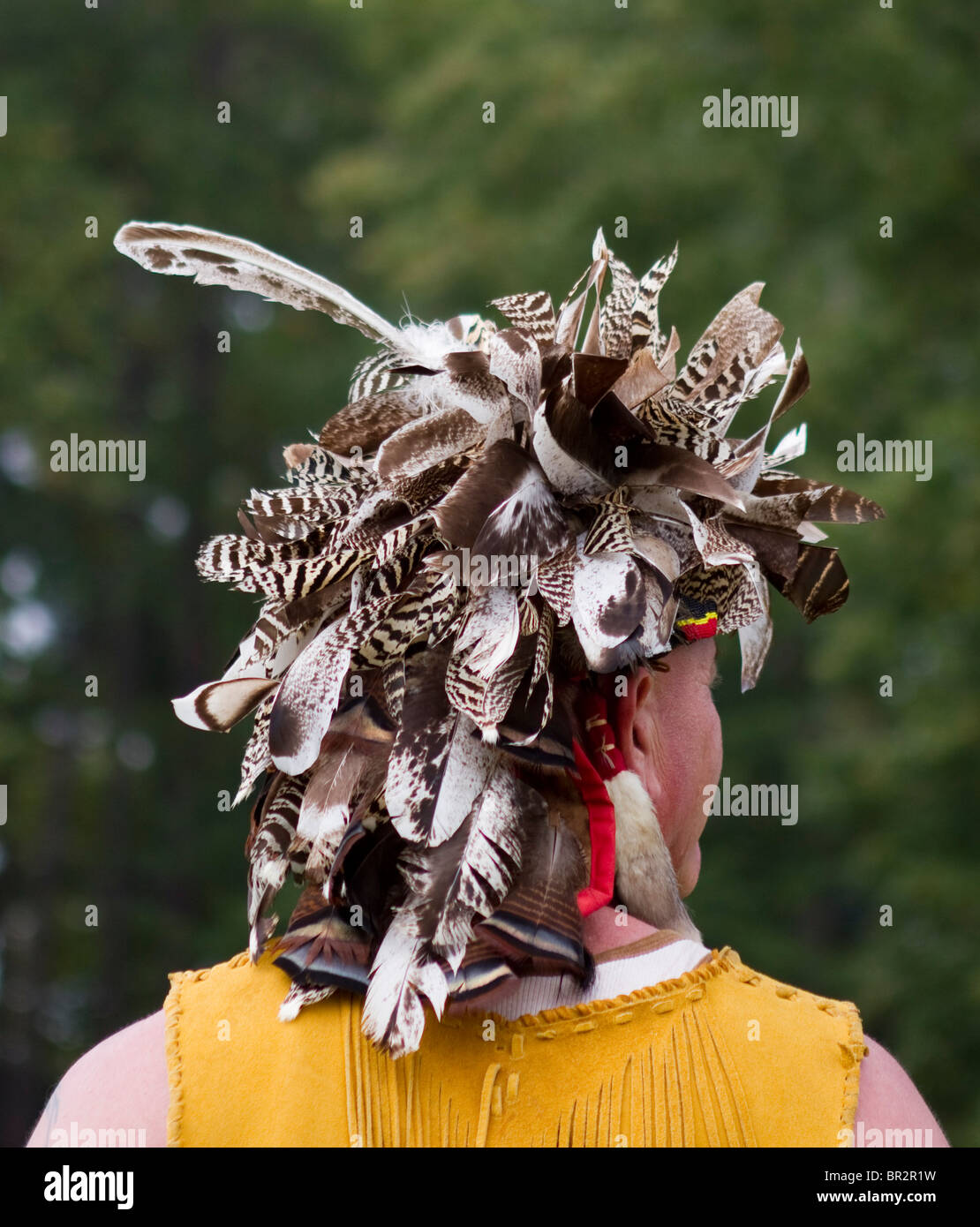 Dayton, Tennessee - Kopfschmuck eines Performers, die Teilnahme an einem Powwow in Dayton, Tennessee. Stockfoto