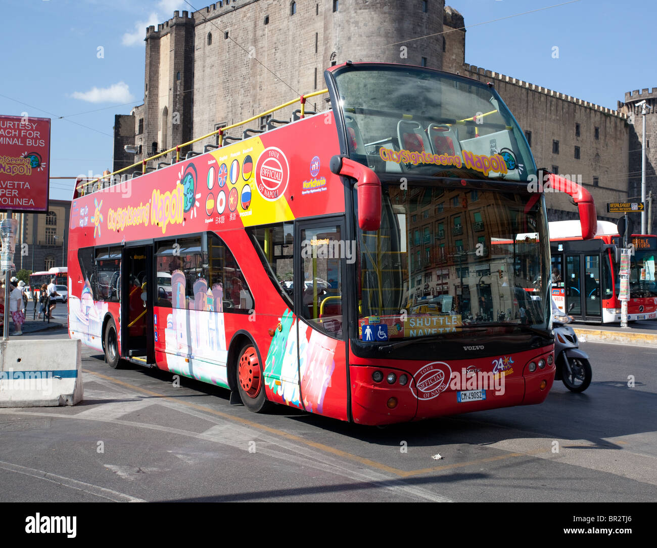 Offenen touristischen Top-Sightseeing-Bus. Hafen von Neapel. Italien Stockfoto