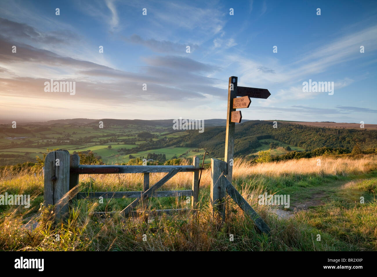 Tor ins Nirgendwo und Sneck Yate Wegweiser auf der North Yorkshire Moors Stockfoto