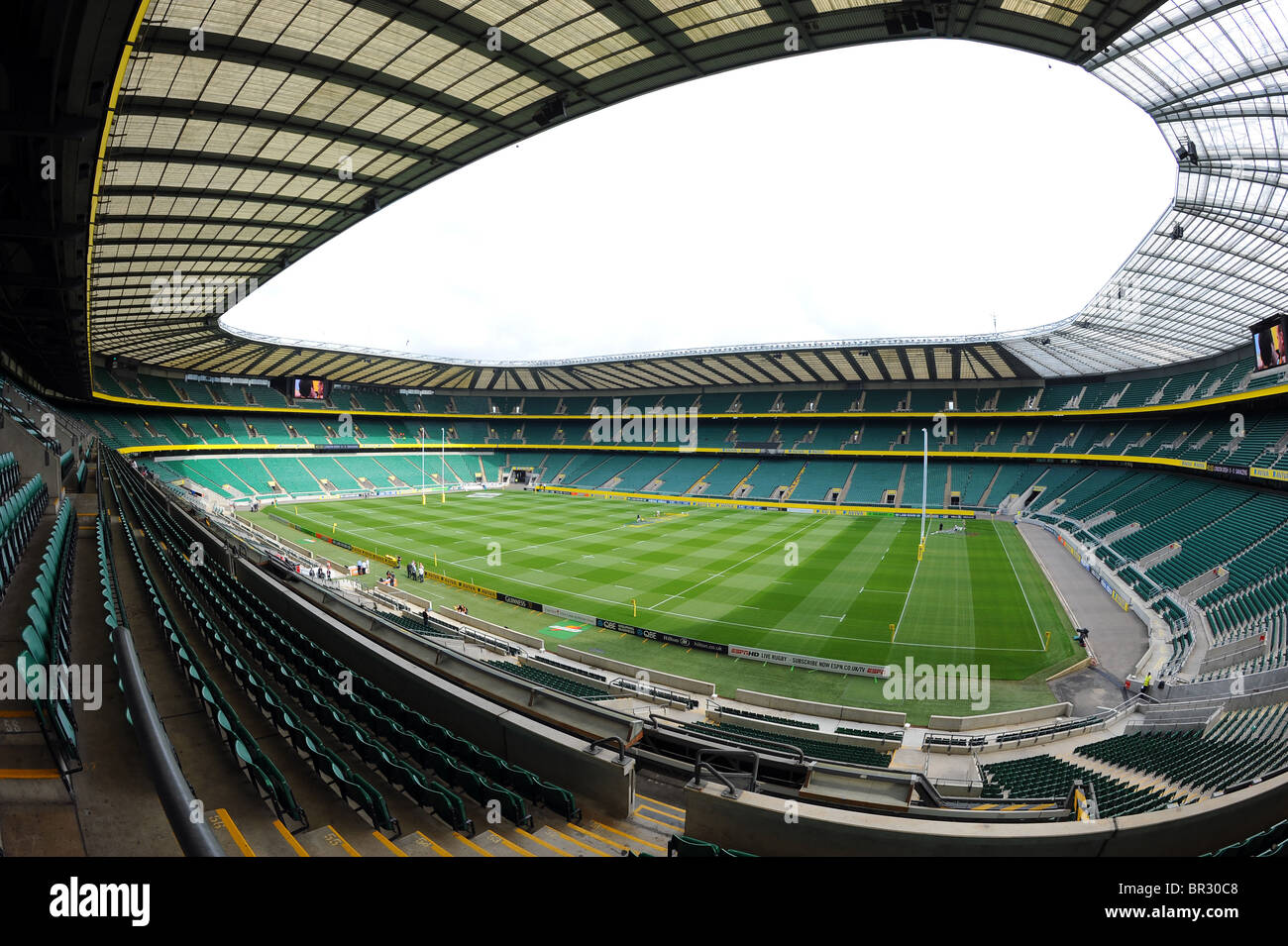 Blick ins Innere Twickenham Stadium, Twickenham, London. Heimat der englischen Rugby Football Union oder RFU Stockfoto