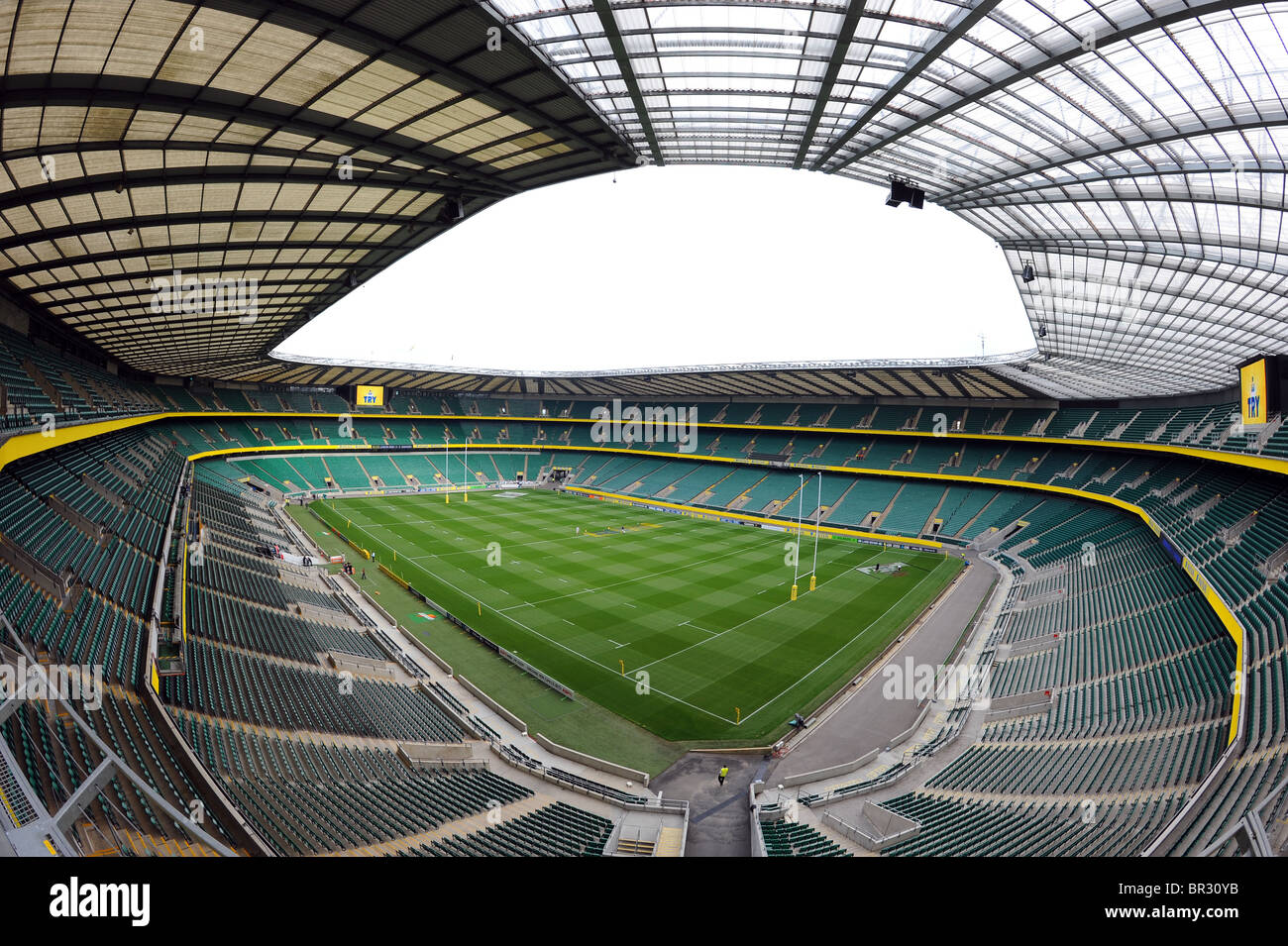 Blick ins Innere Twickenham Stadium, Twickenham, London. Heimat der englischen Rugby Football Union oder RFU Stockfoto