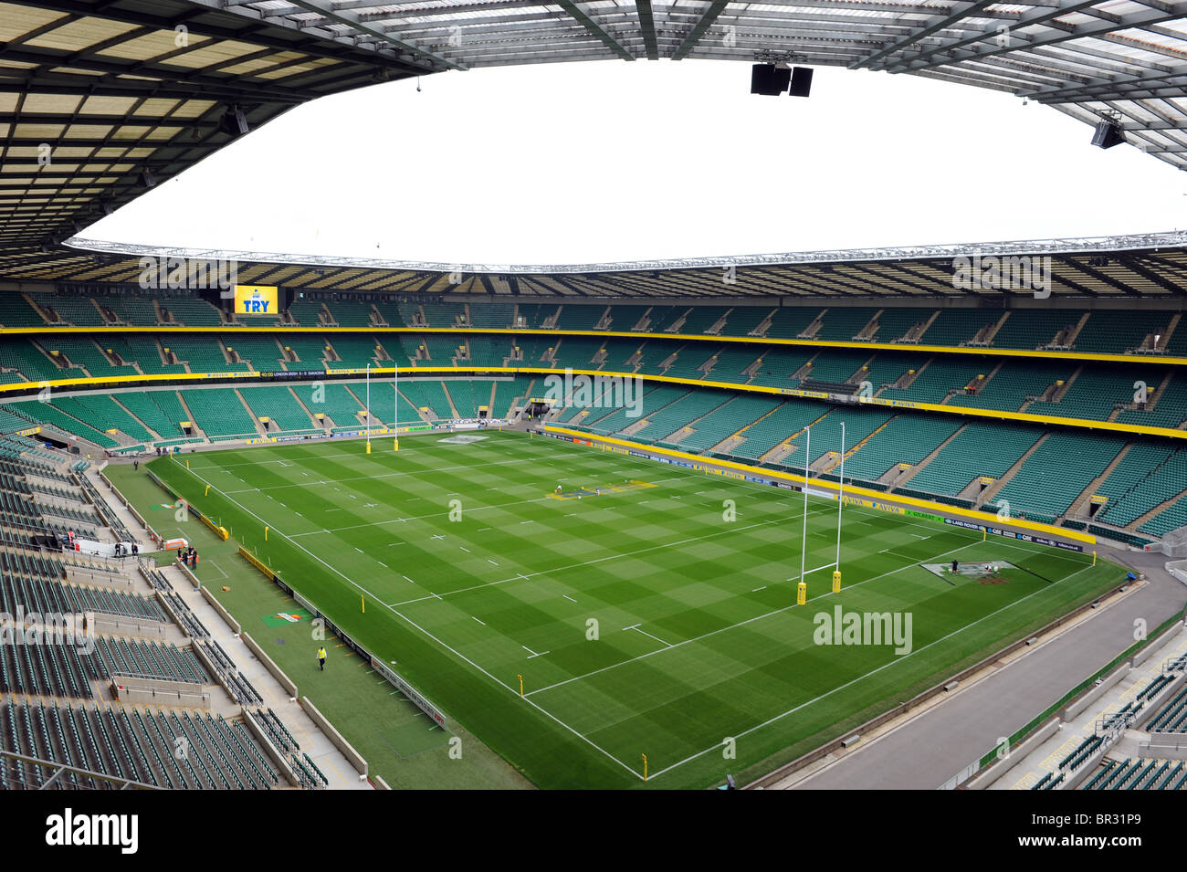 Blick ins Innere Twickenham Stadium, Twickenham, London. Heimat der englischen Rugby Football Union oder RFU Stockfoto