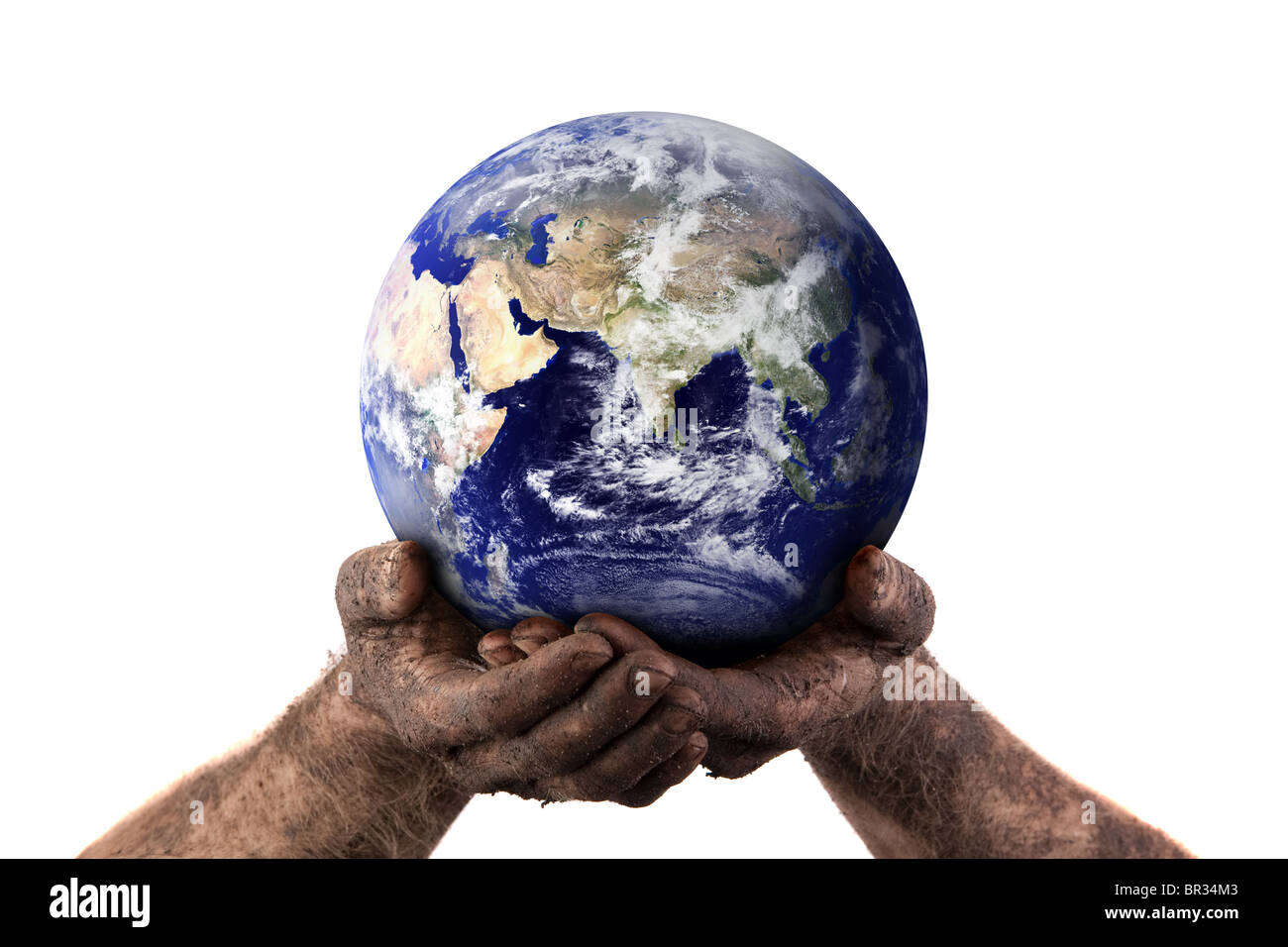 Schmutzige Hände halten die Welt zeigt die trockenen Nahost. Isoliert auf weiss. Earth-Bild mit freundlicher Genehmigung der NASA. Stockfoto