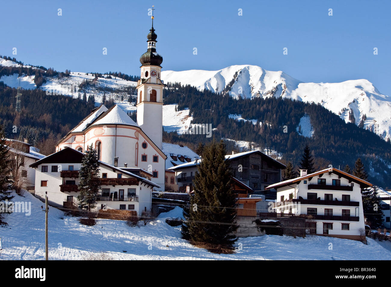 Dorf im Winter, Lermoos Zugspitz Arena, Tirol, Österreich, Europa Stockfoto