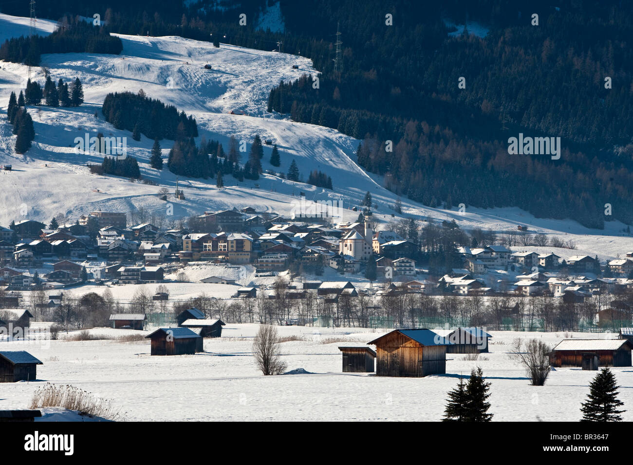 Dorf im Winter, Lermoos Zugspitz Arena, Tirol, Österreich, Europa Stockfoto