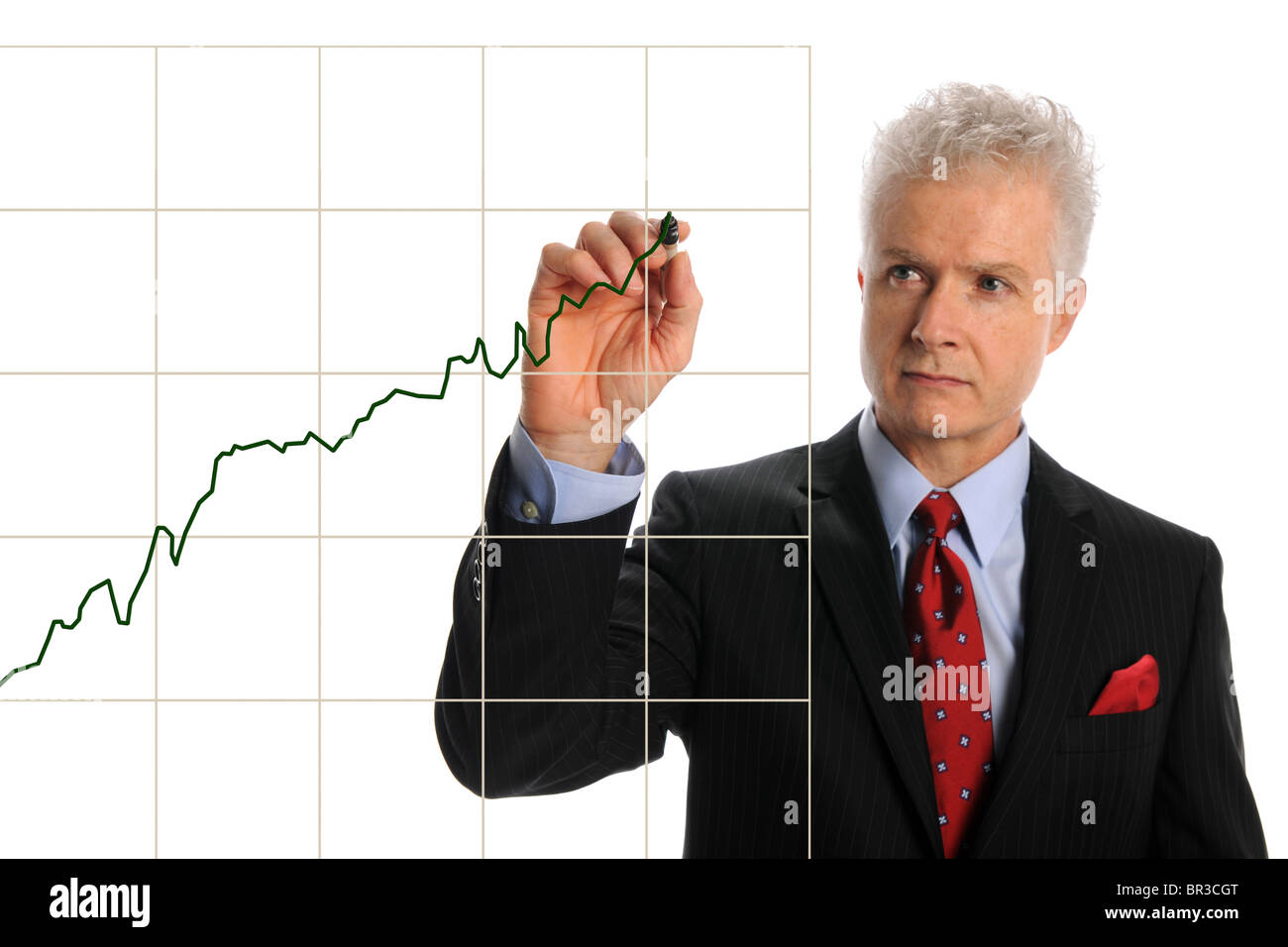 Porträt von reifer Geschäftsmann zeichnen Chart isoliert auf weißem Hintergrund Stockfoto