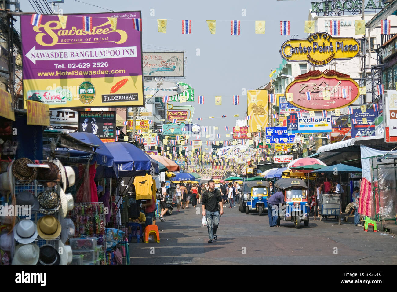 Verkehr auf der Khao San Road in Bangkok Stockfoto