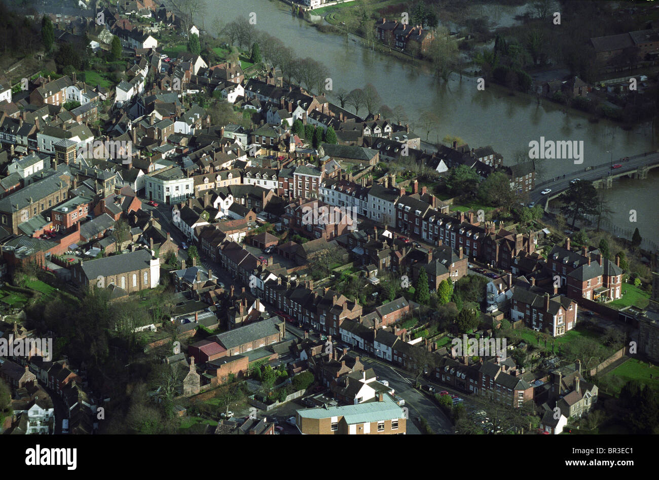 Luftaufnahme von Bridgnorth mit Osten Castle Street und New Road und Fluss Severn 2000 Stockfoto
