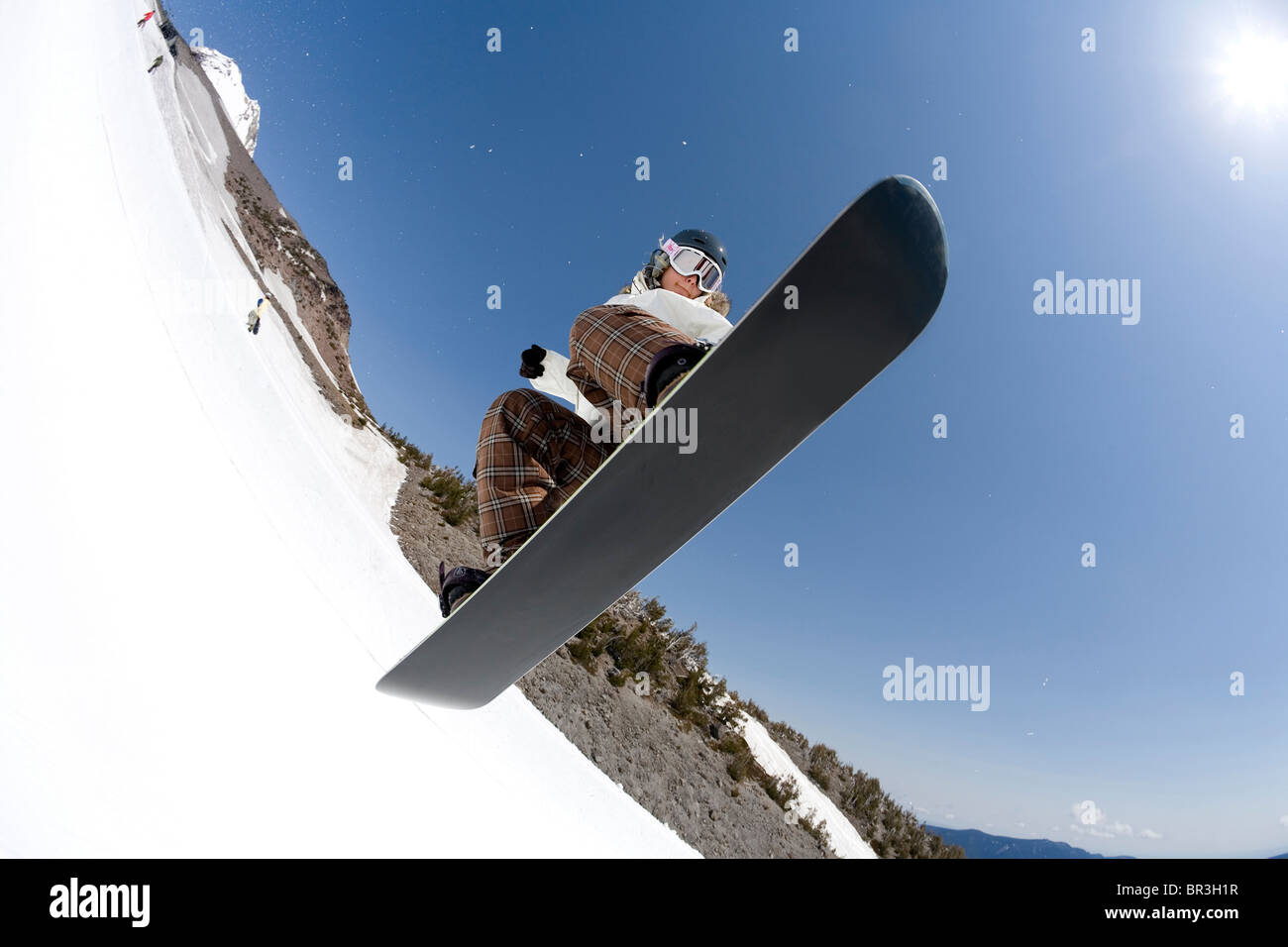 Ranking-Snowboard-Team-Mitglied und Olympiasieger, Lindsey Jacobellis fängt große Luft über die half-pipe Stockfoto