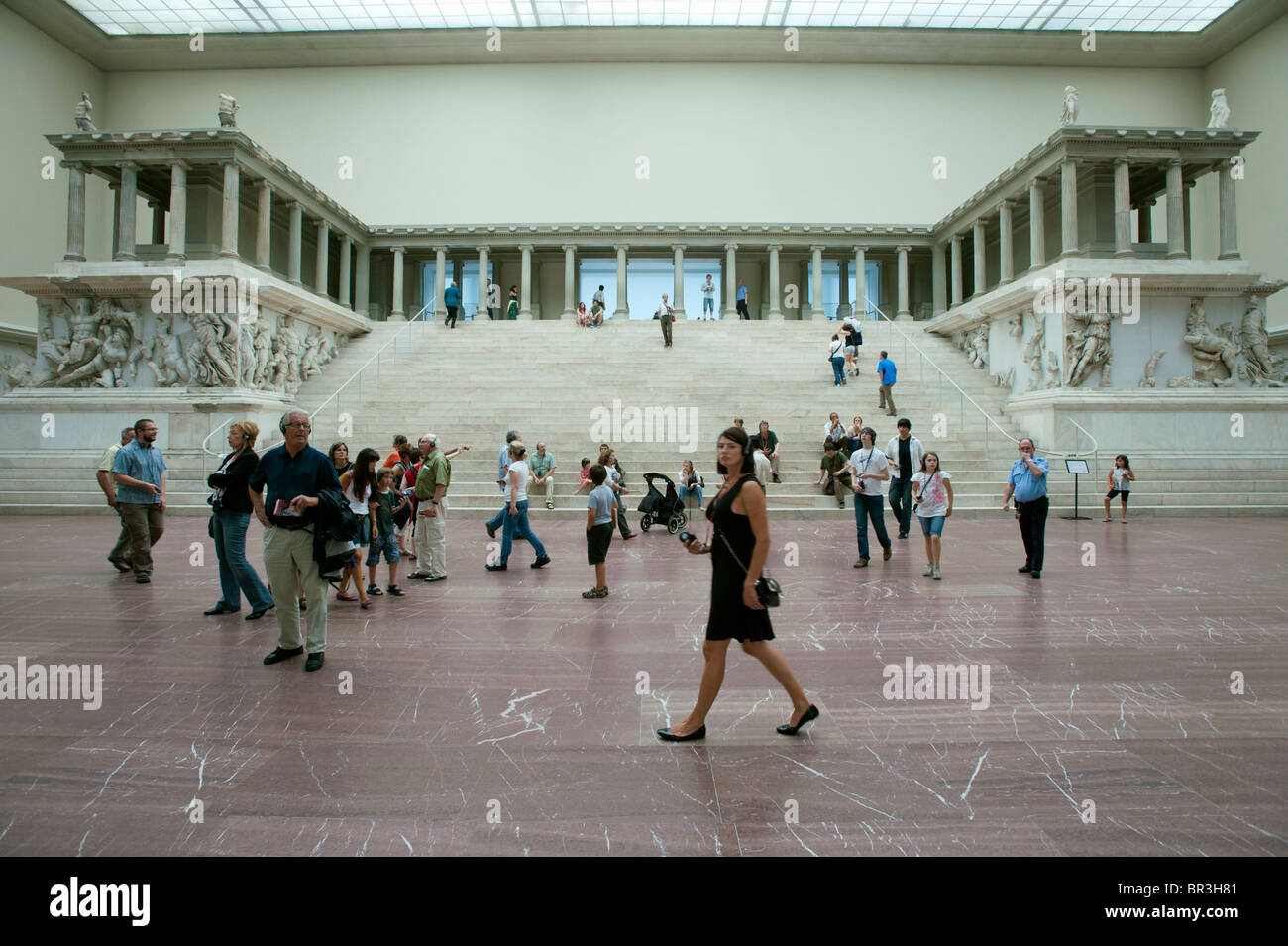 Die berühmten Pergamon-Altar im Pergamon Museum in Berlin Deutschland Stockfoto