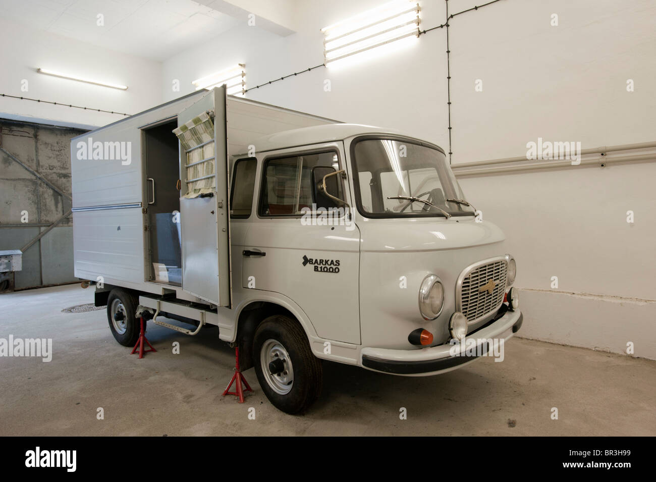Gefangenen Transport van am ehemaligen DDR geheime Sicherheitspolizei oder STASI-Gefängnis in Hohenschönhausen in Berlin Deutschland Stockfoto