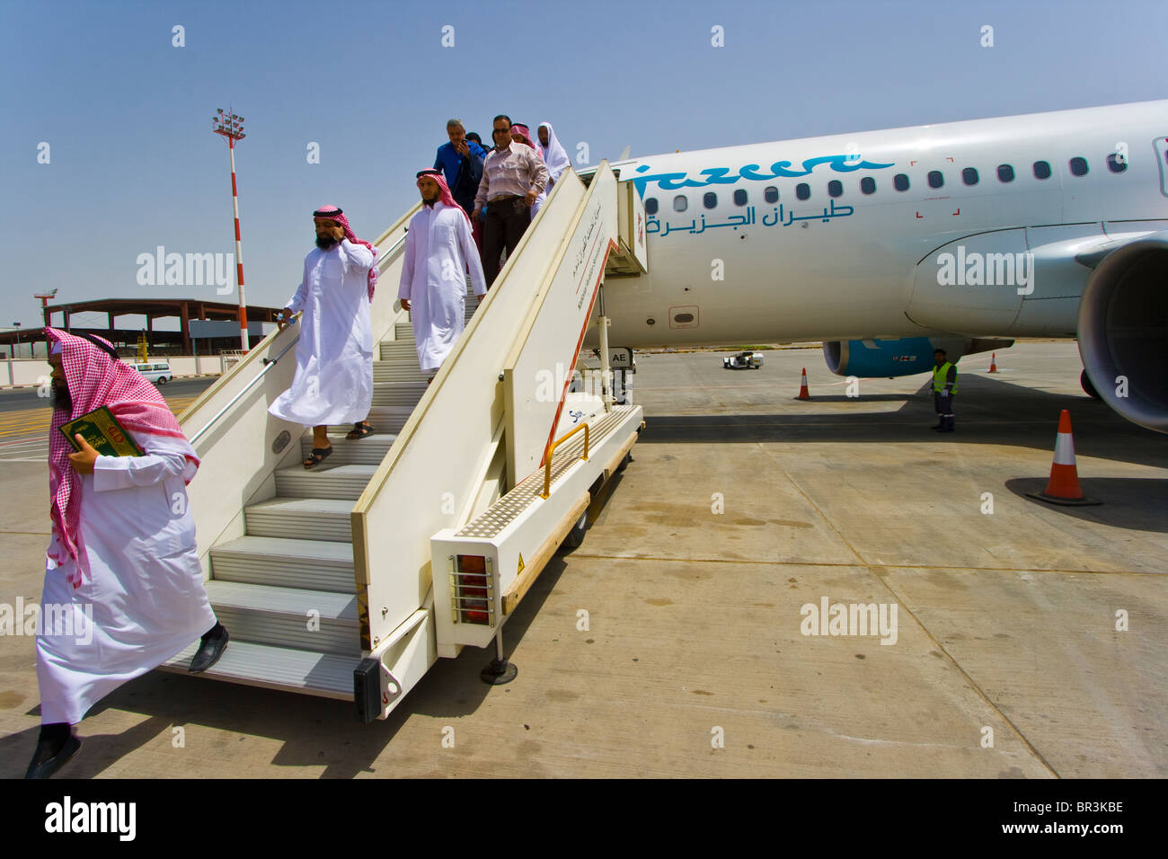 Jazeera Airways Flugzeug aussteigen in Kuwait International Airport Stockfoto