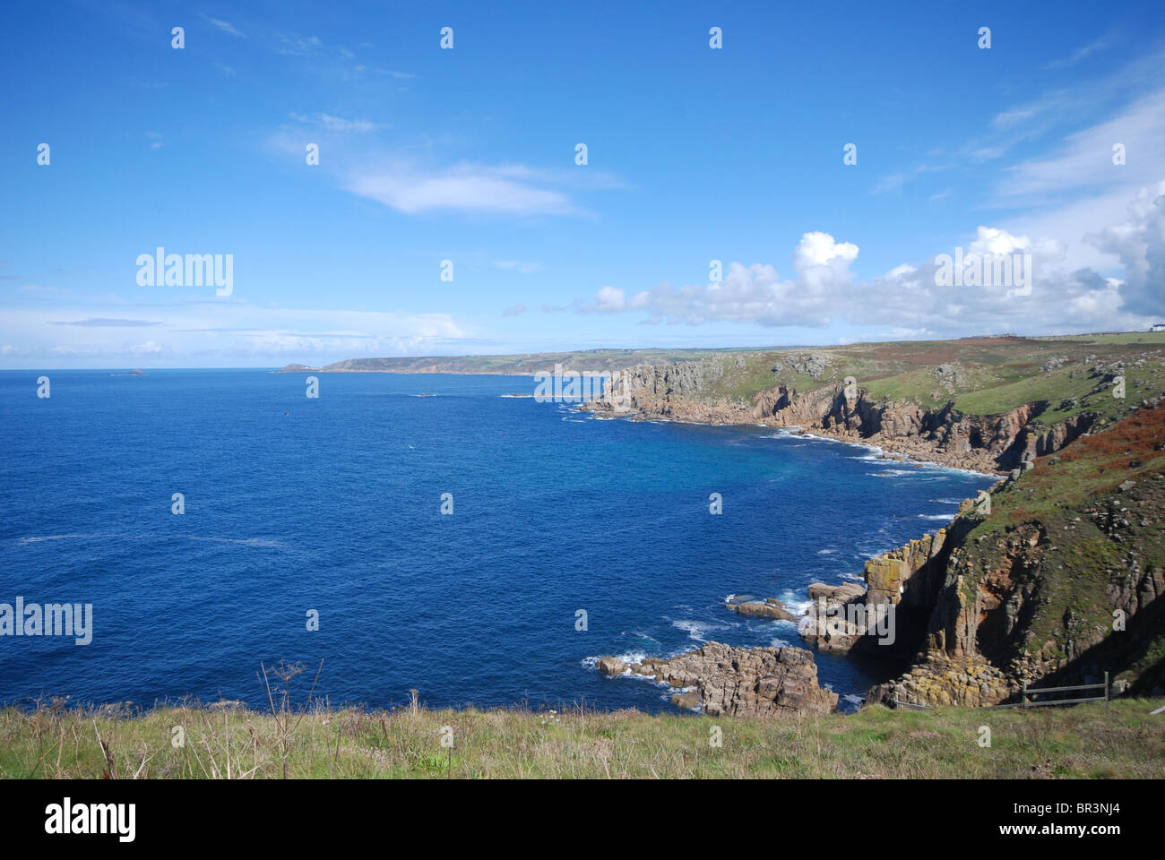 Die zerklüftete Küste bei Lands End, Cornwall, England Stockfoto