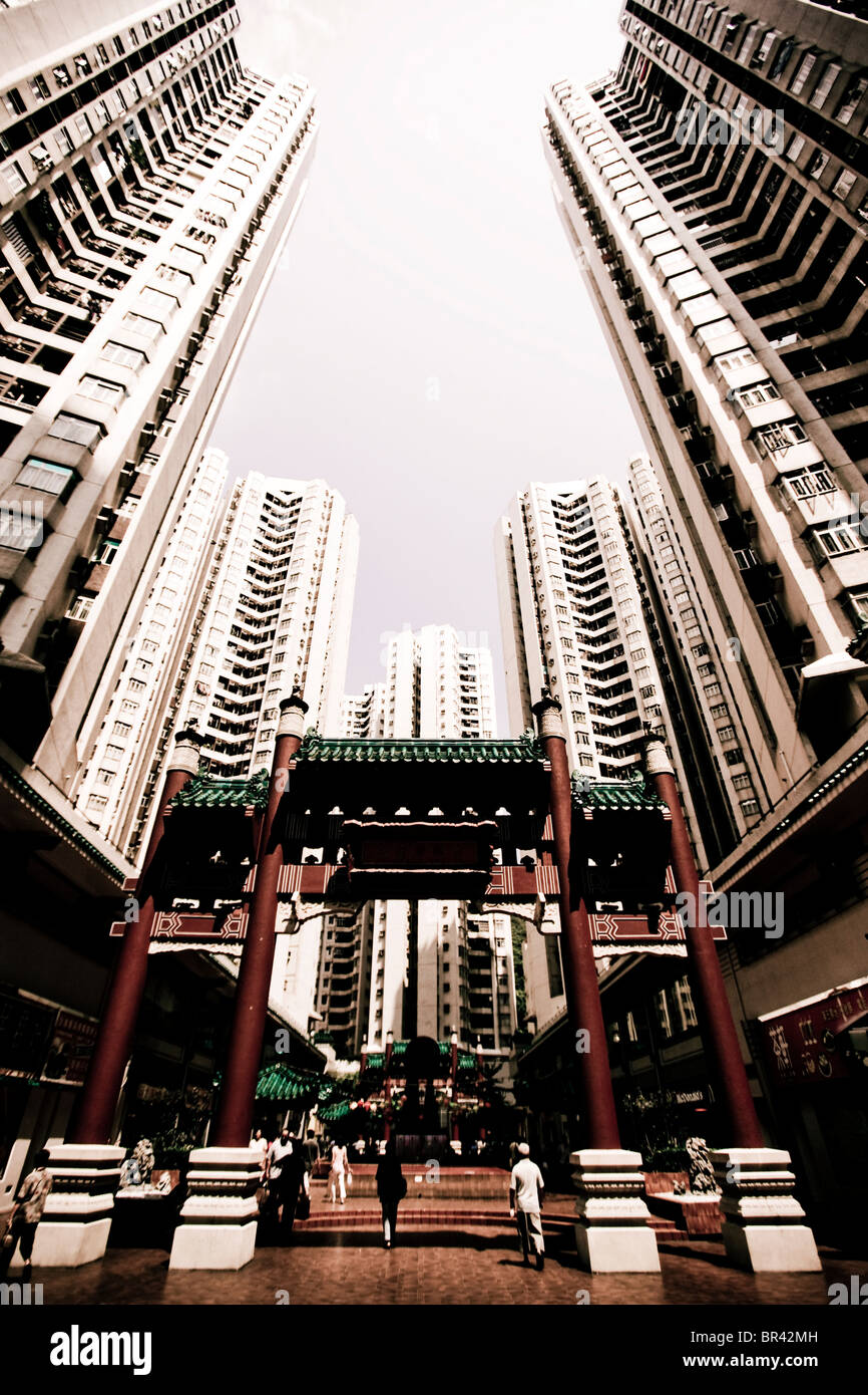 Wolkenkratzer im Bezirk Aberdeen, Hong Kong, China (getönten Bild). Stockfoto