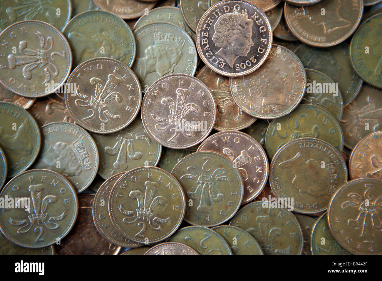2 Pence Münzen in einem Stapel Stockfoto