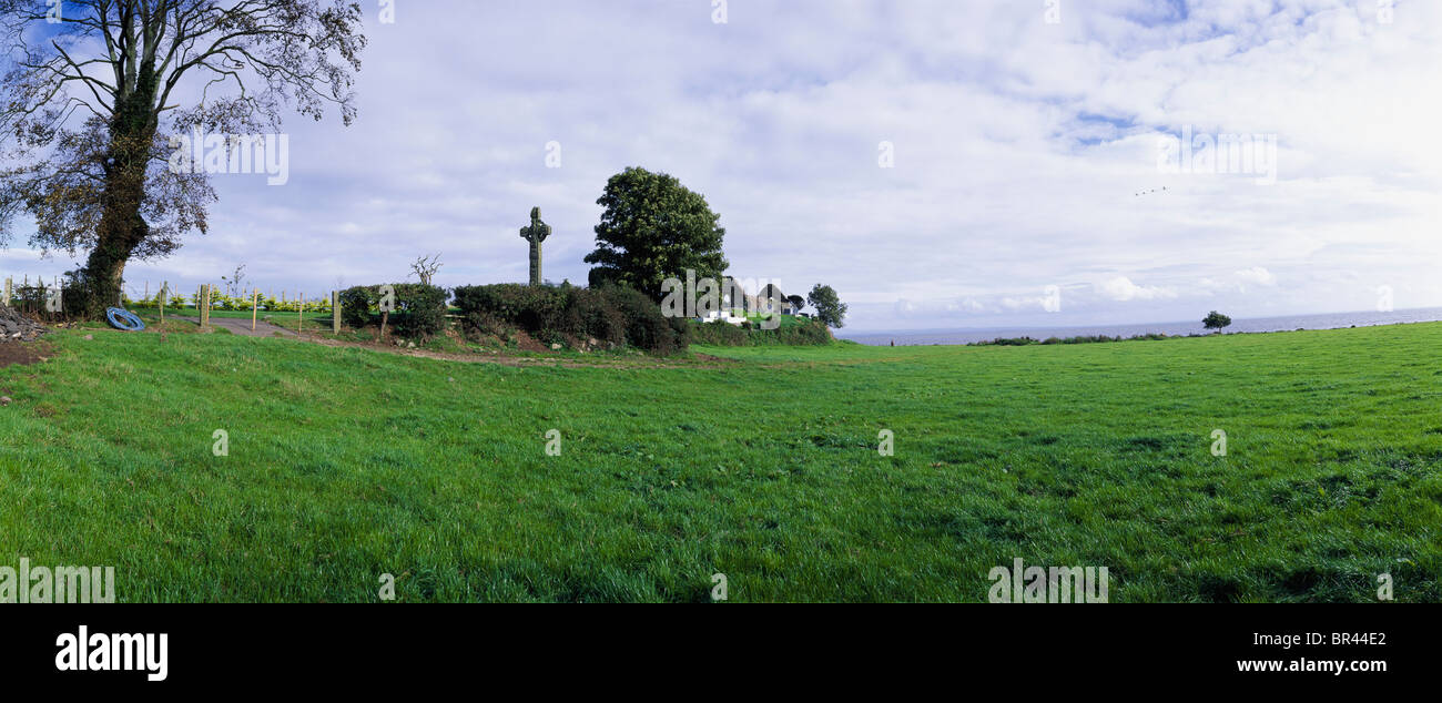 Ardboe, Co. Tyrone, Nordirland, hohe Kreuze am Lough Neagh Stockfoto