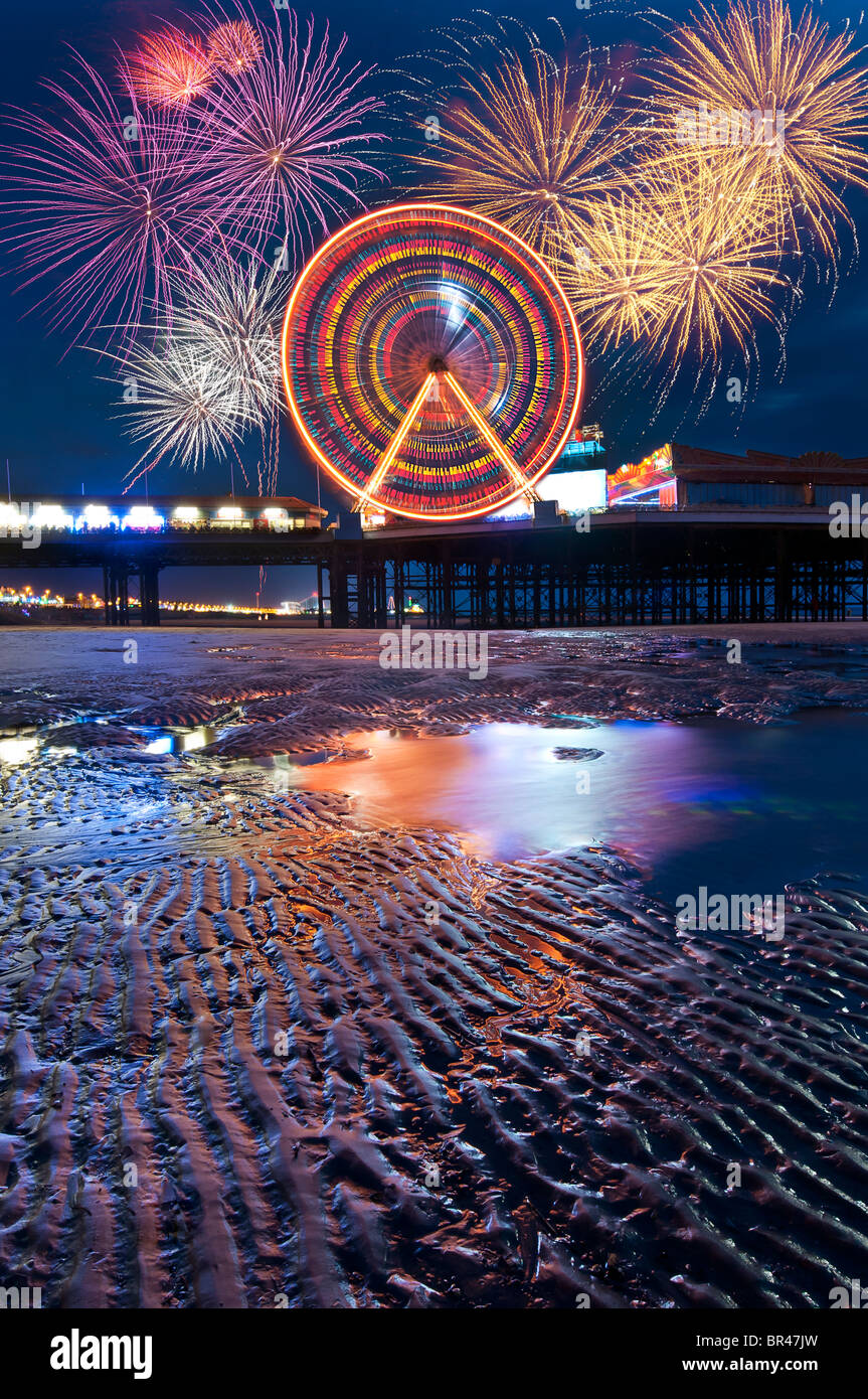 Central Pier, Blackpool, Lancashire, England, uk, Europa, Feuerwerk Stockfoto