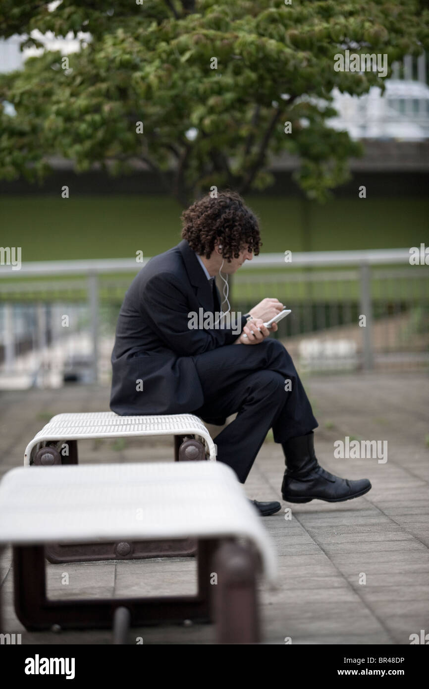 Auf Einer Bank Arbeiten Stockfotos und bilder Kaufen Alamy