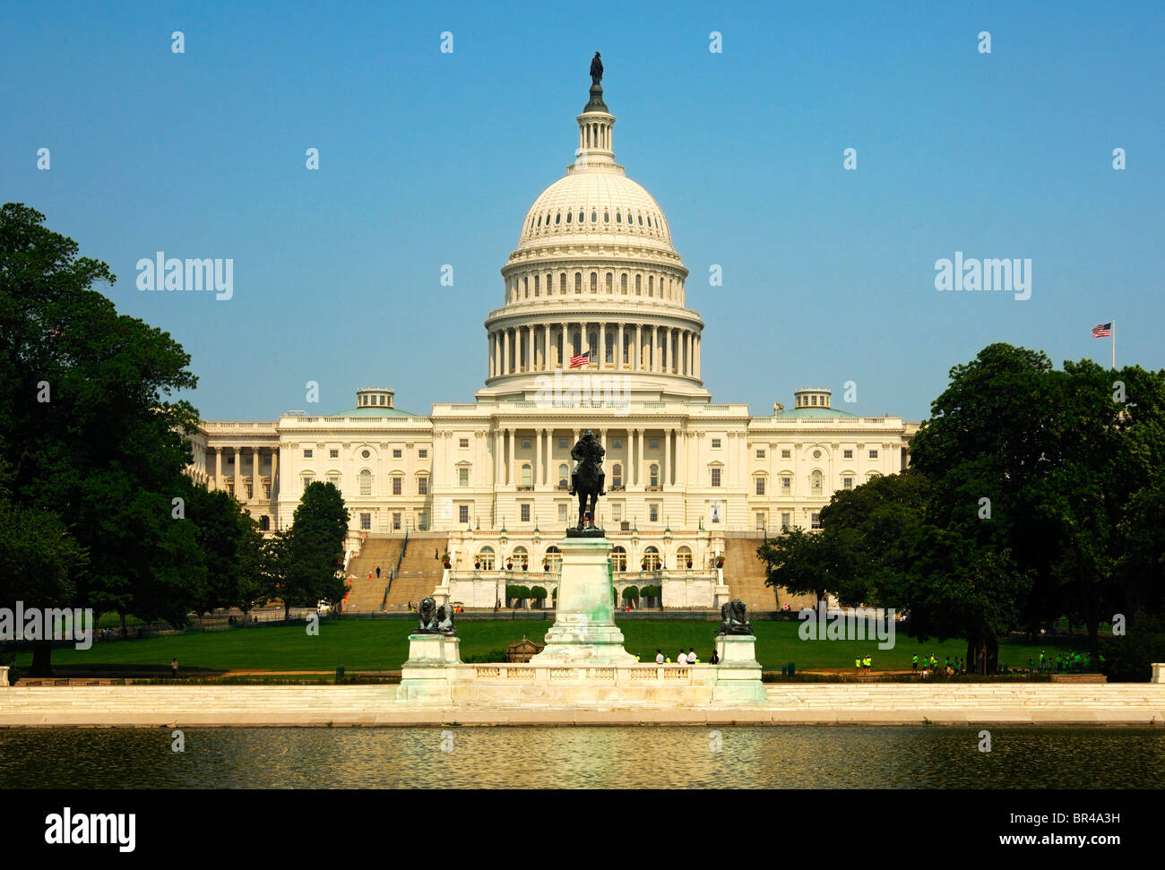 Blick auf die Westseite des Kapitols mit einer Kuppel in der Mitte, Washington, D.C., USA Stockfoto