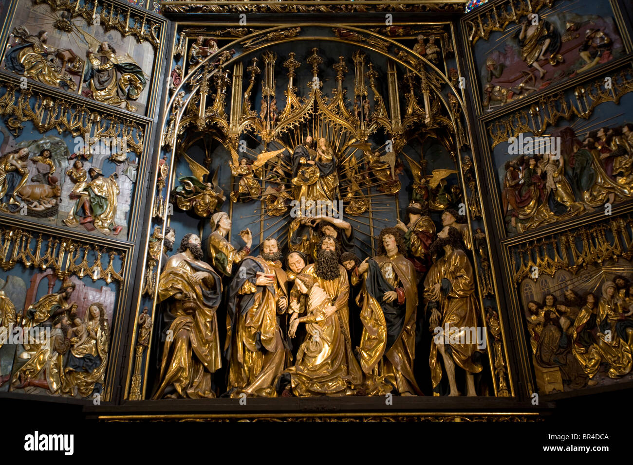 Innenraum von St. Marys Basilika, Krakau, Polen zeigt das Altarbild von Veit Stoss Stockfoto