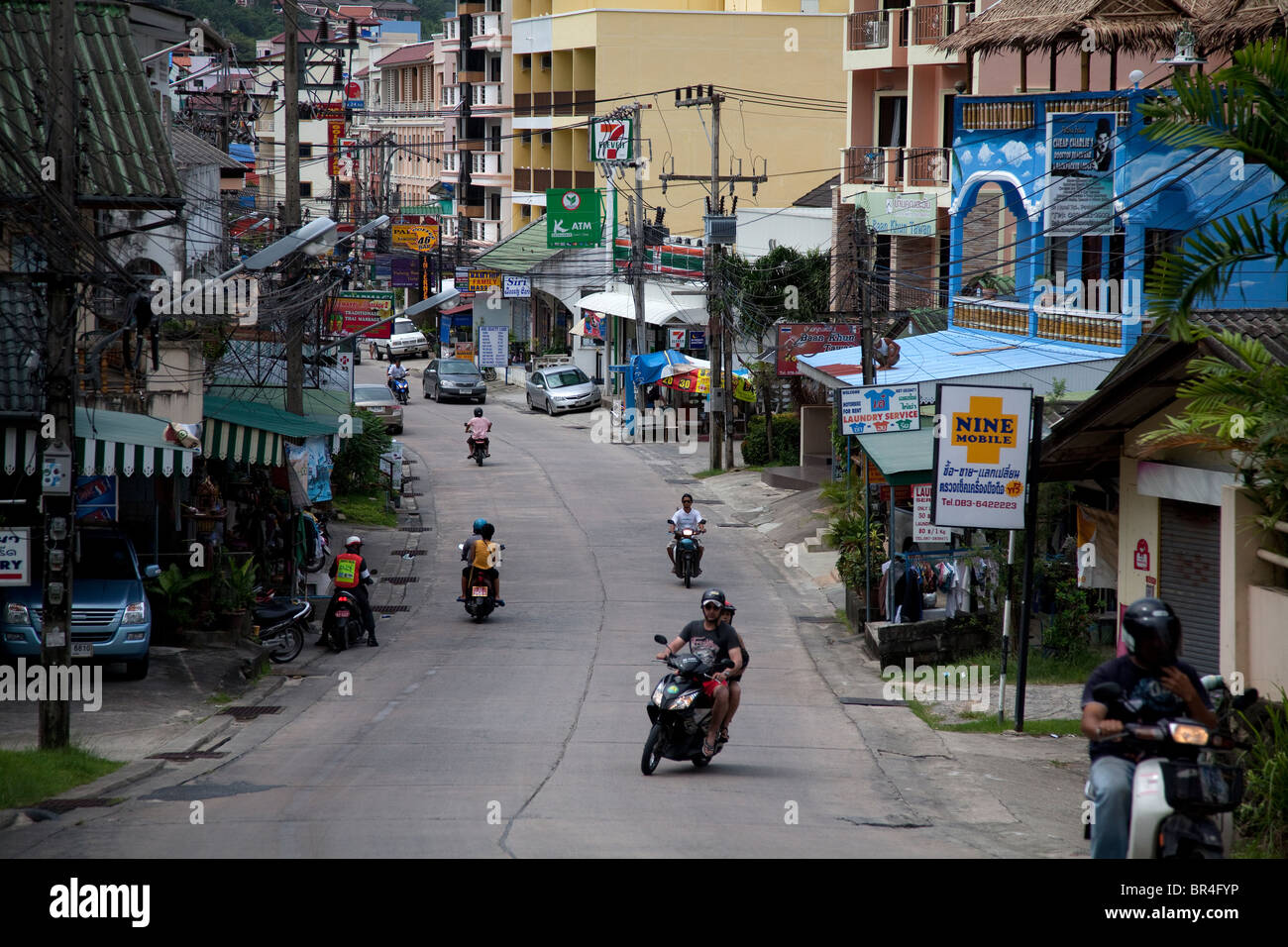 Eine belebte Straße in Phuket, Thailand Stockfoto